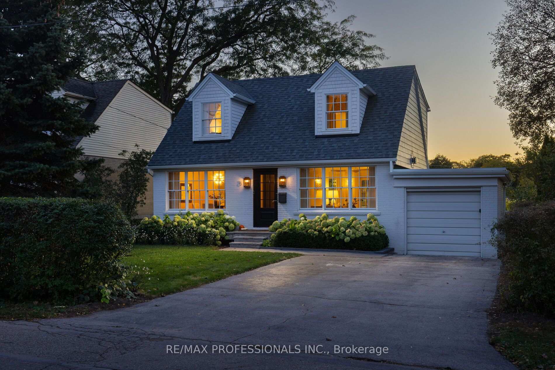 Photo 2 of 8 Glenn Murray Drive, Etobicoke, Stonegate-Queensway — HOMEH
