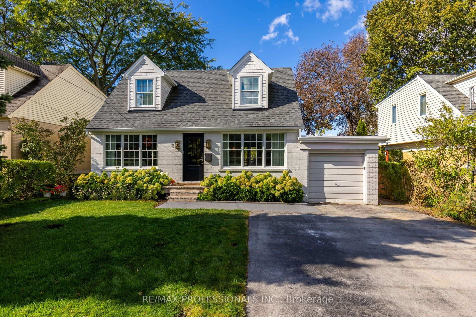 Photo 3 of 8 Glenn Murray Drive, Etobicoke, Stonegate-Queensway — HOMEH