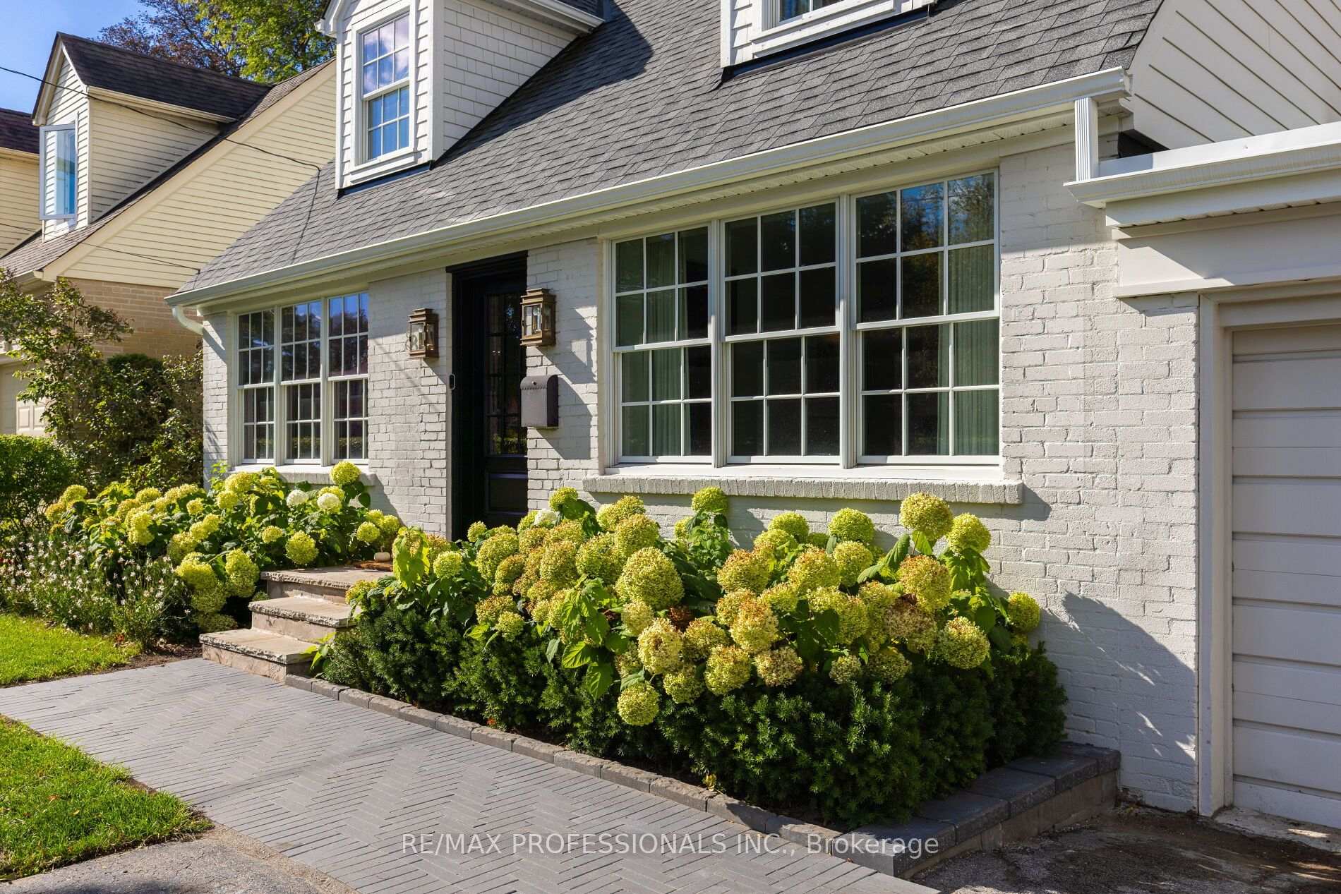 Photo 5 of 8 Glenn Murray Drive, Etobicoke, Stonegate-Queensway — HOMEH