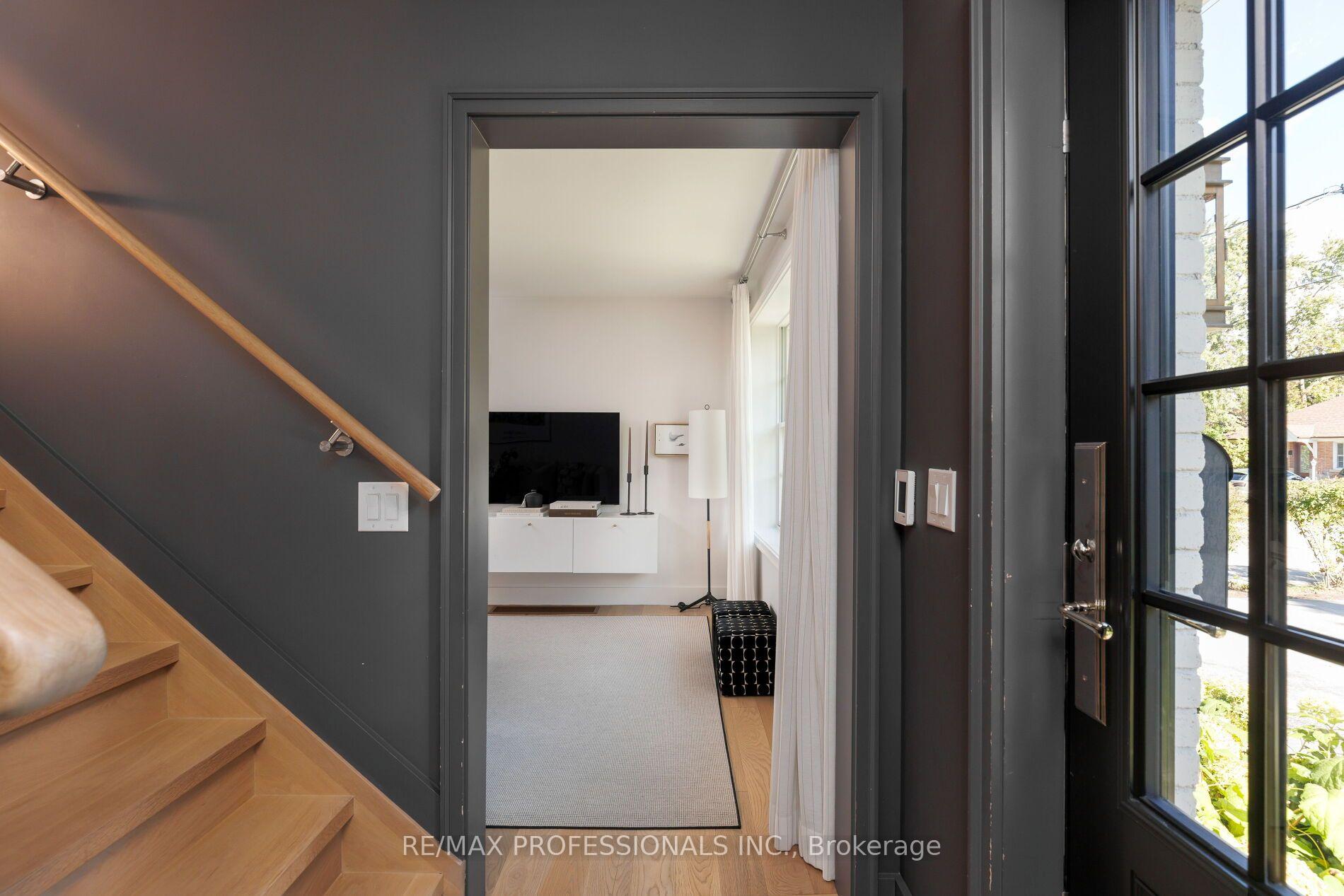 Photo 6 of 8 Glenn Murray Drive, Etobicoke, Stonegate-Queensway — HOMEH
