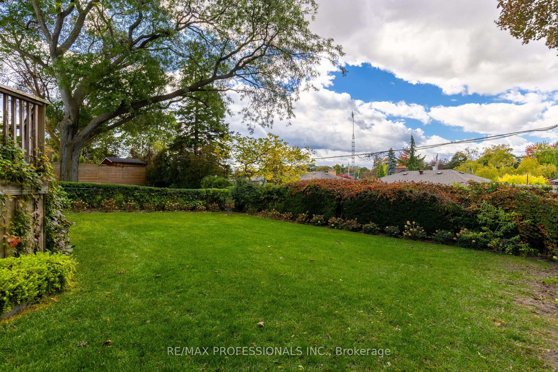 Photo 13 of 8 Glenn Murray Drive, Etobicoke, Stonegate-Queensway — HOMEH