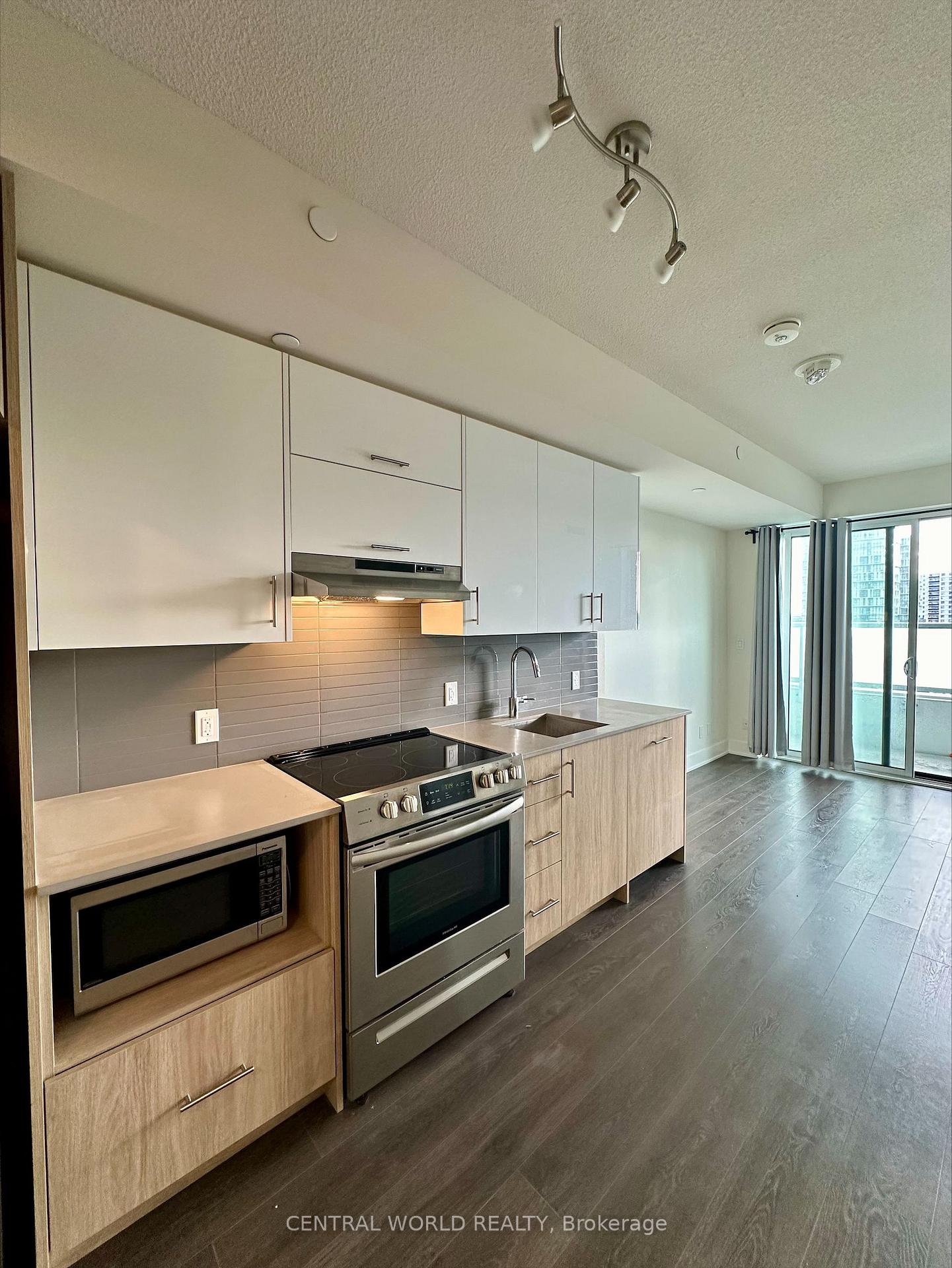 Photo of Unit 611, 188 Fairview Mall Drive