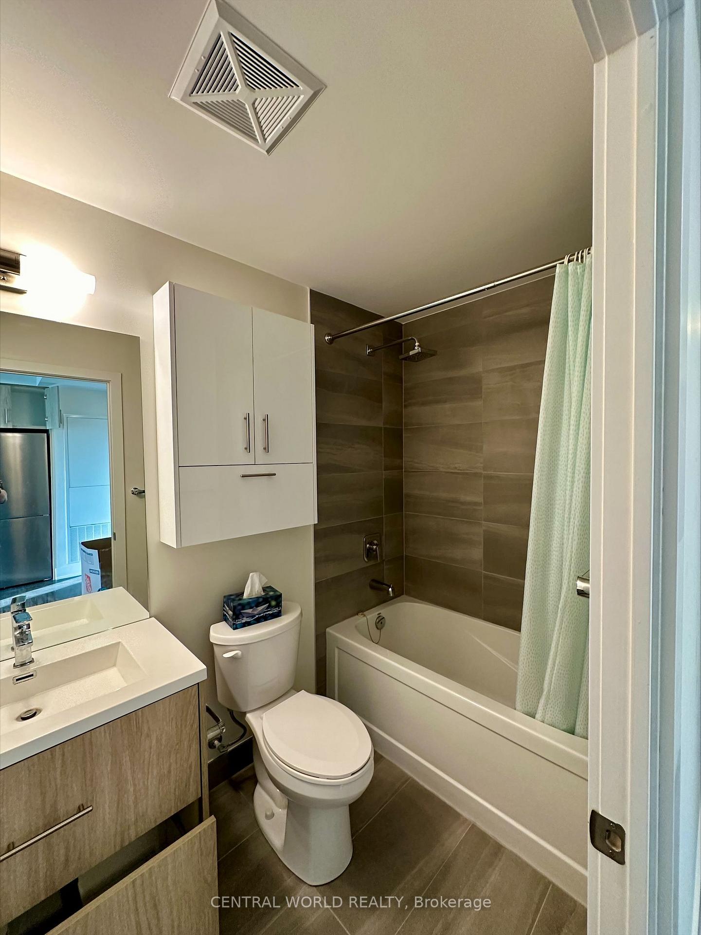 Photo 6 of Unit 611, 188 Fairview Mall Drive, North York, Don Valley Village — HOMEH