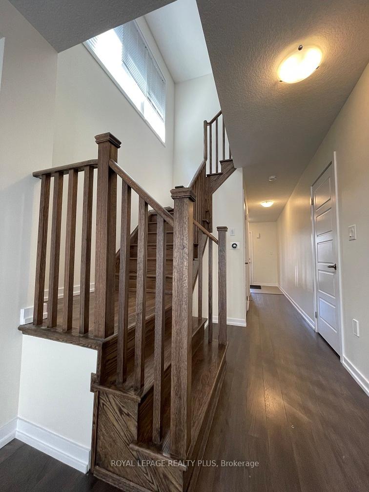 Photo 3 of 12 Pagebrook Crescent, Hamilton, Stoney Creek Mountain — HOMEH