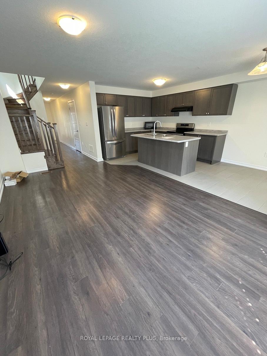 Photo 5 of 12 Pagebrook Crescent, Hamilton, Stoney Creek Mountain — HOMEH
