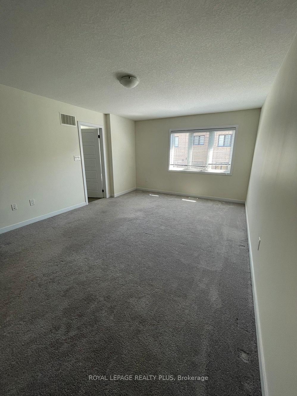 Photo 9 of 12 Pagebrook Crescent, Hamilton, Stoney Creek Mountain — HOMEH