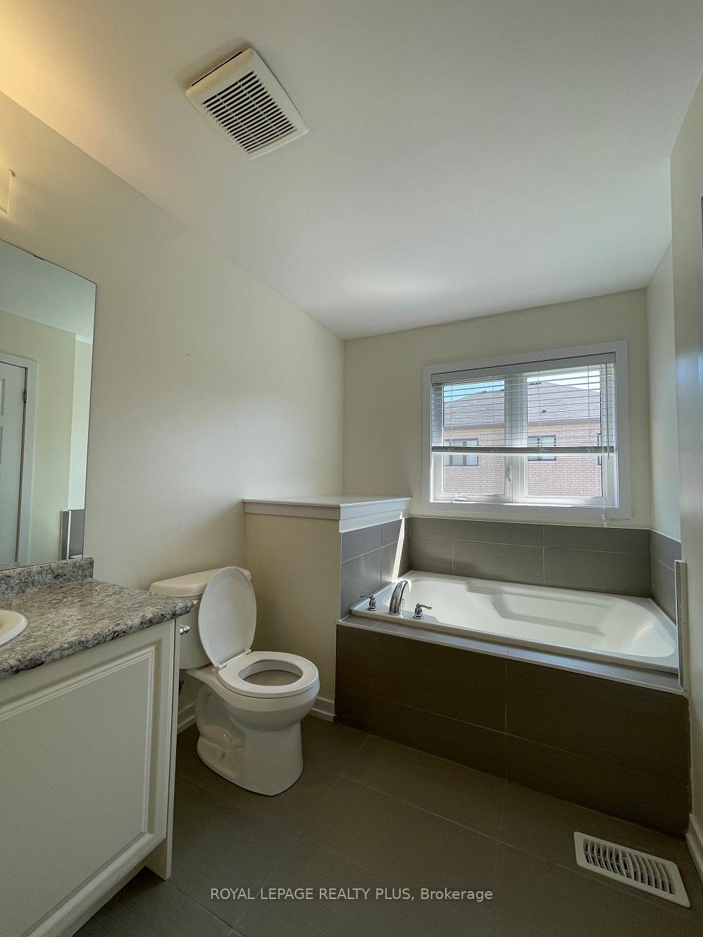Photo 11 of 12 Pagebrook Crescent, Hamilton, Stoney Creek Mountain — HOMEH