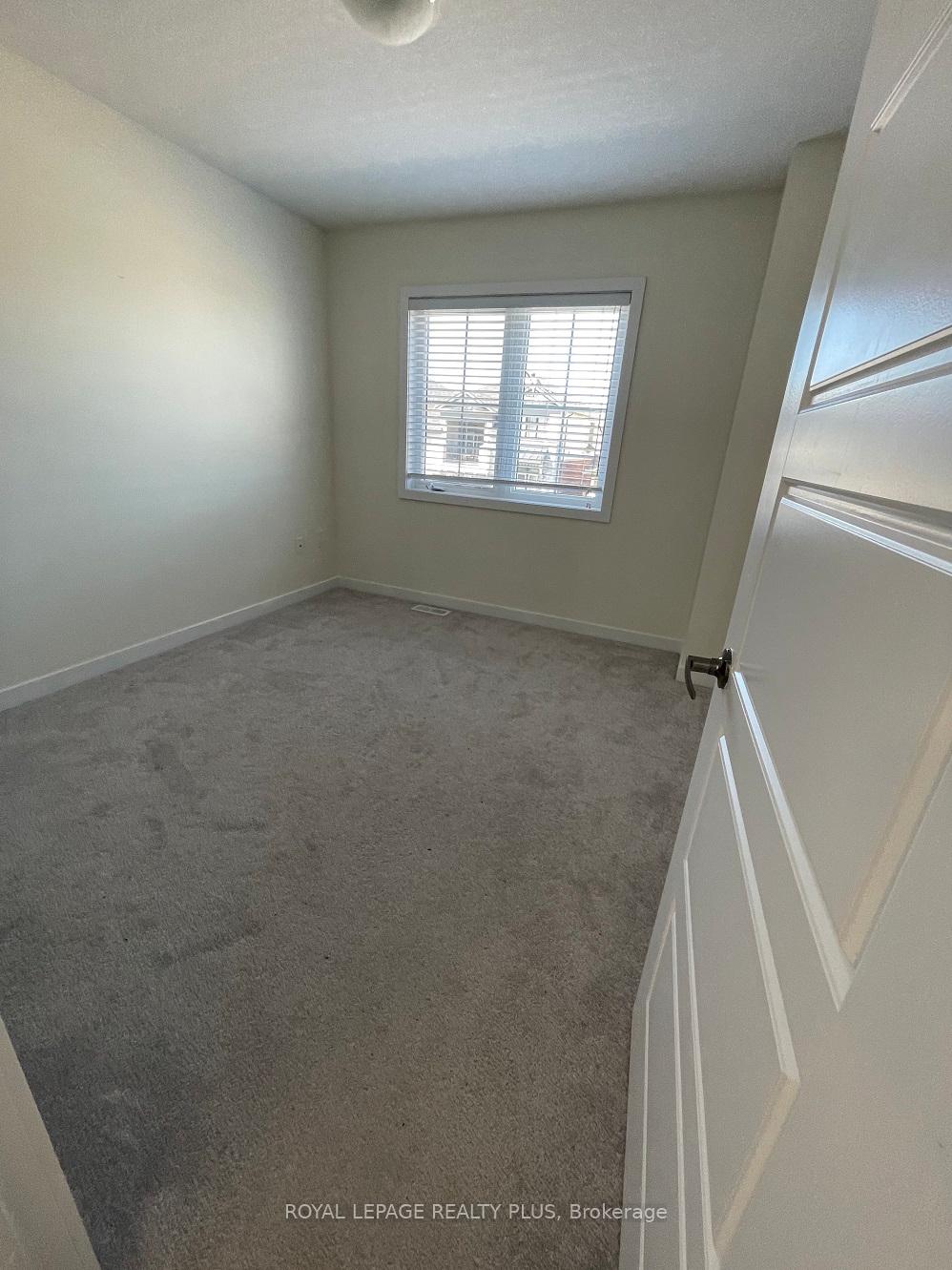 Photo 14 of 12 Pagebrook Crescent, Hamilton, Stoney Creek Mountain — HOMEH