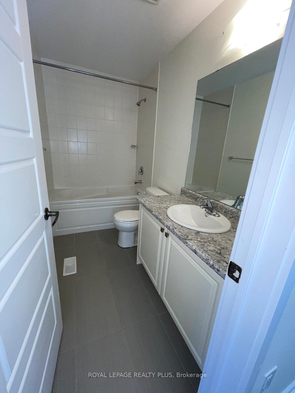 Photo 15 of 12 Pagebrook Crescent, Hamilton, Stoney Creek Mountain — HOMEH