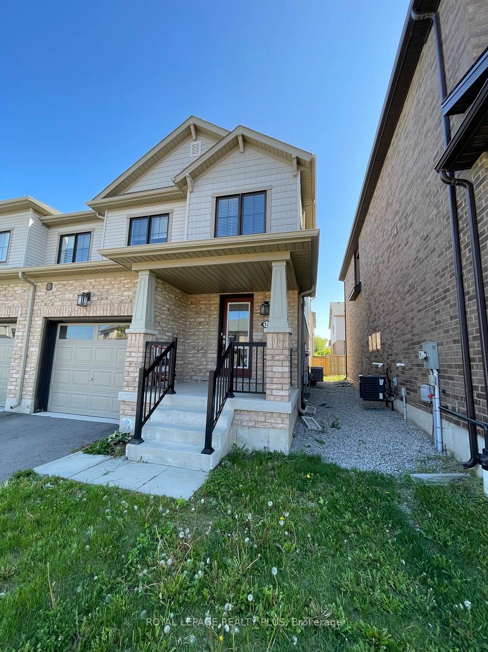 Photo 18 of 12 Pagebrook Crescent, Hamilton, Stoney Creek Mountain — HOMEH