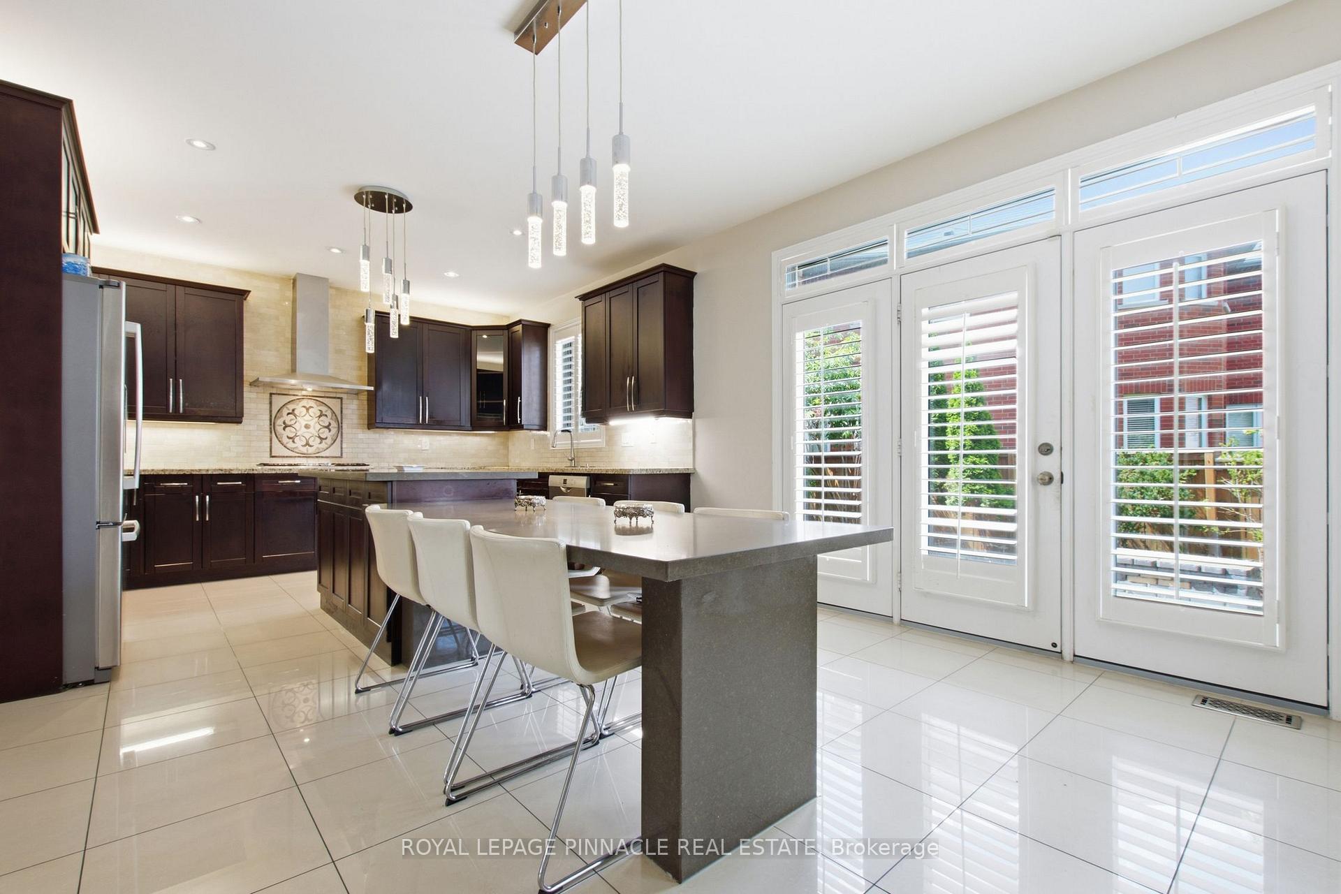 Photo 8 of 4713 Thomas Alton Boulevard, Burlington, Alton — HOMEH