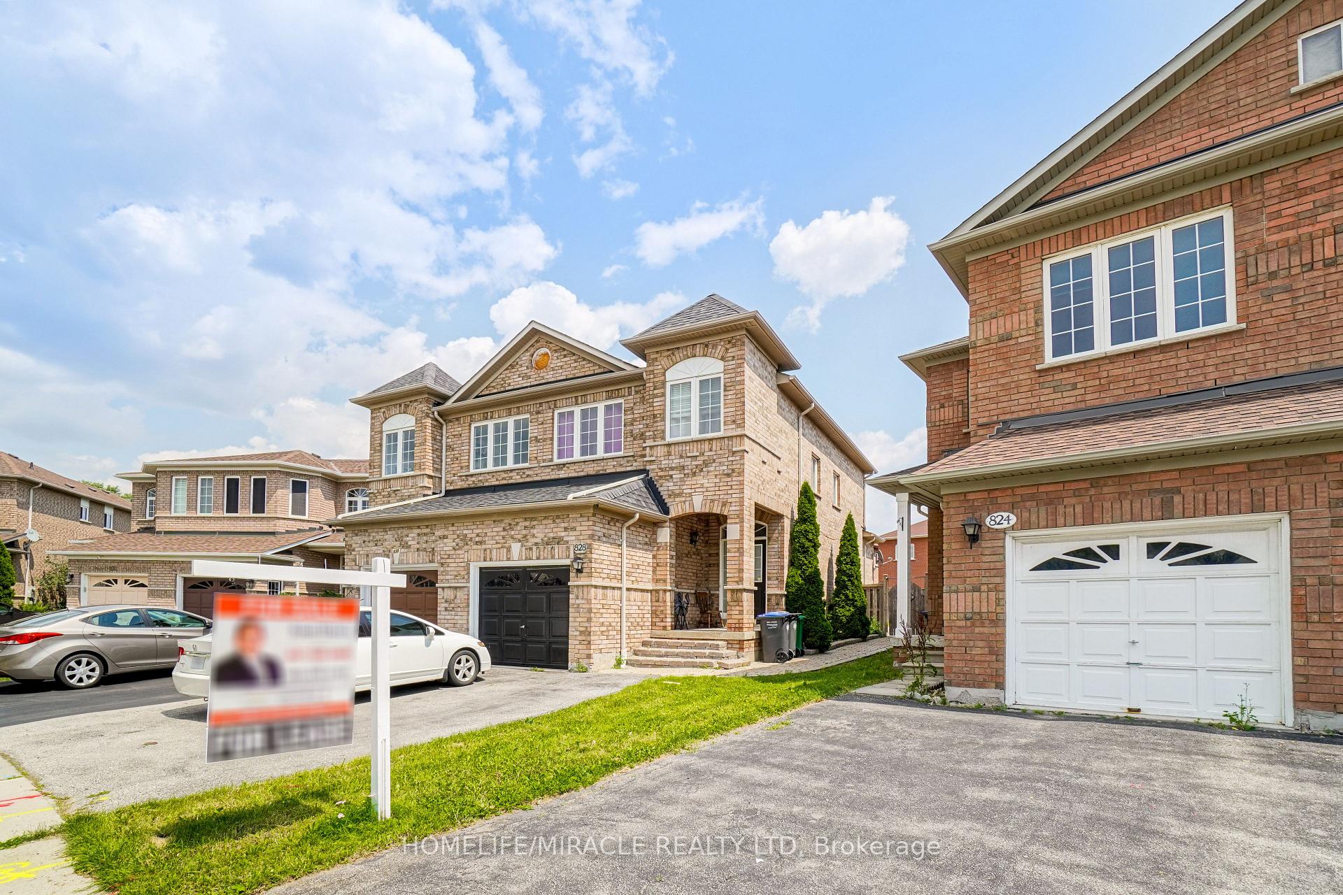 Photo 2 of 824 Khan Crescent, Mississauga, East Credit — HOMEH