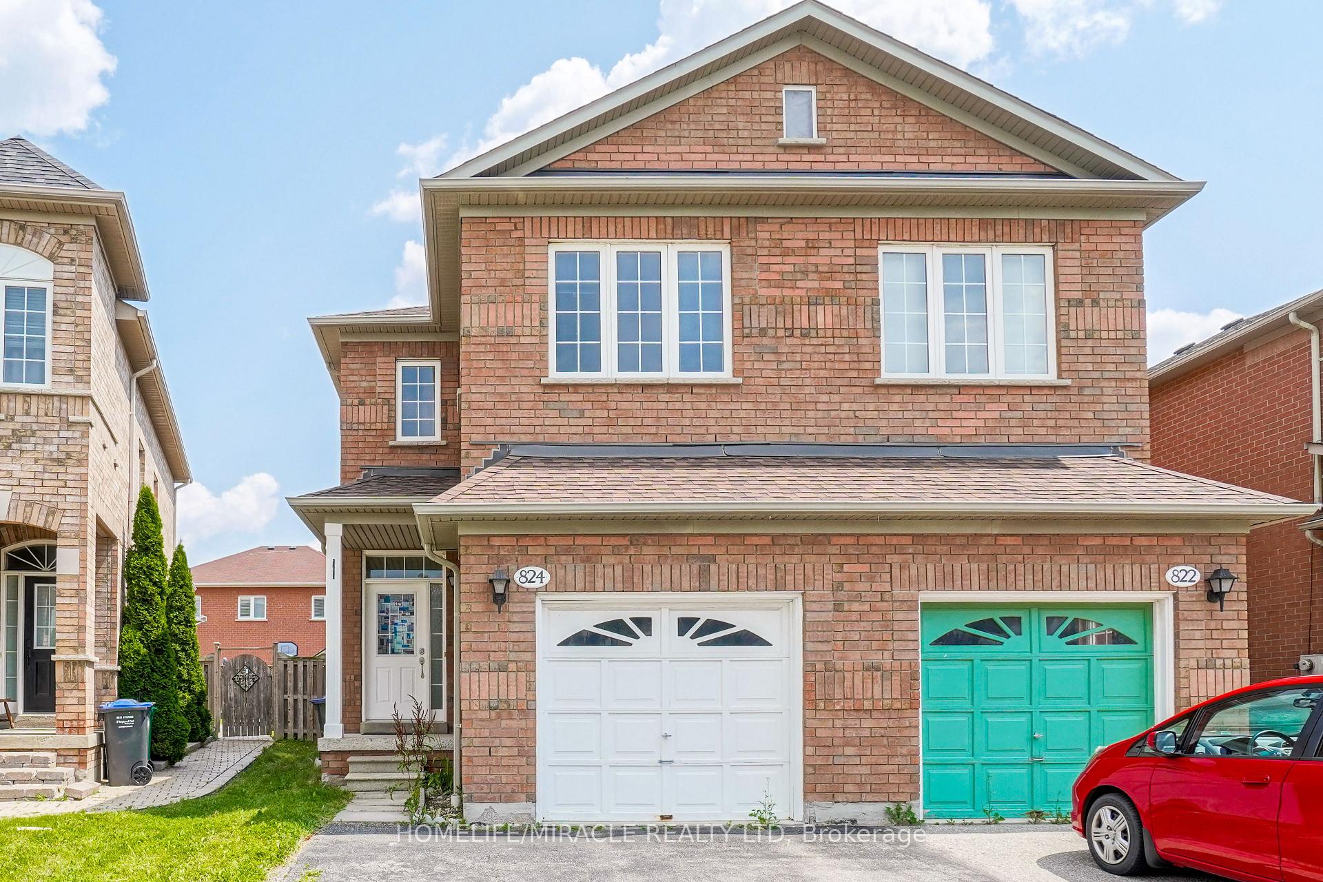 Photo 3 of 824 Khan Crescent, Mississauga, East Credit — HOMEH