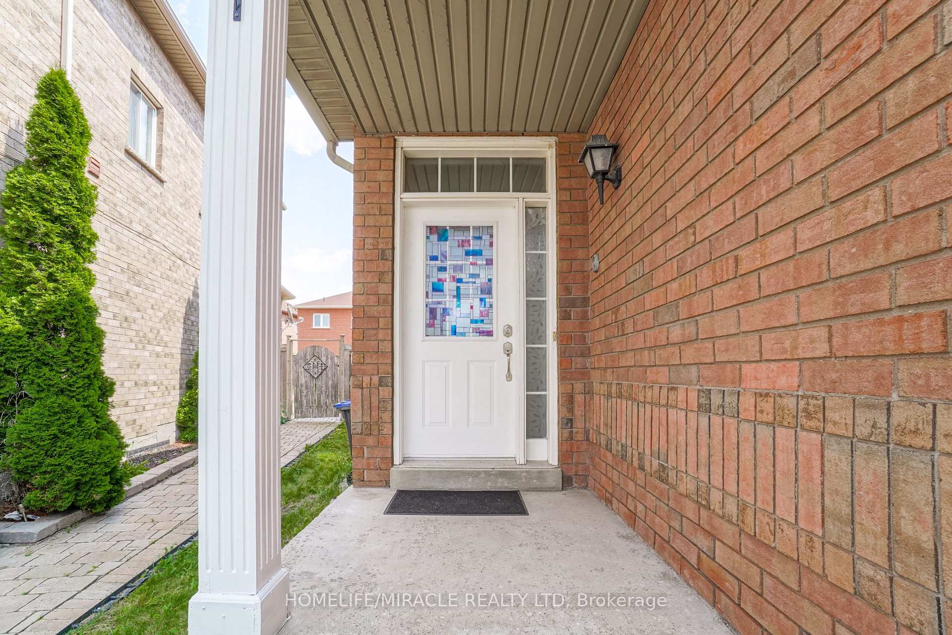 Photo 4 of 824 Khan Crescent, Mississauga, East Credit — HOMEH