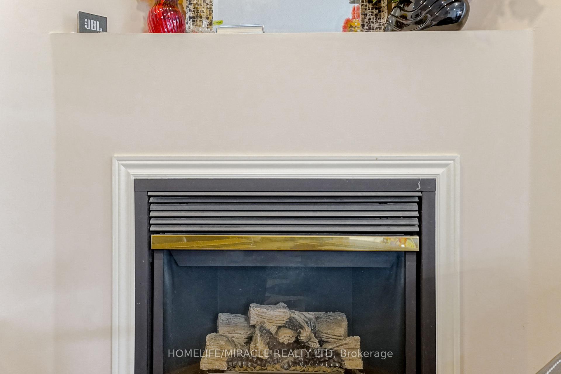 Photo 8 of 824 Khan Crescent, Mississauga, East Credit — HOMEH