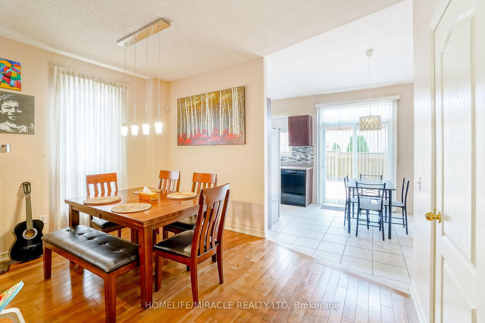 Photo 10 of 824 Khan Crescent, Mississauga, East Credit — HOMEH