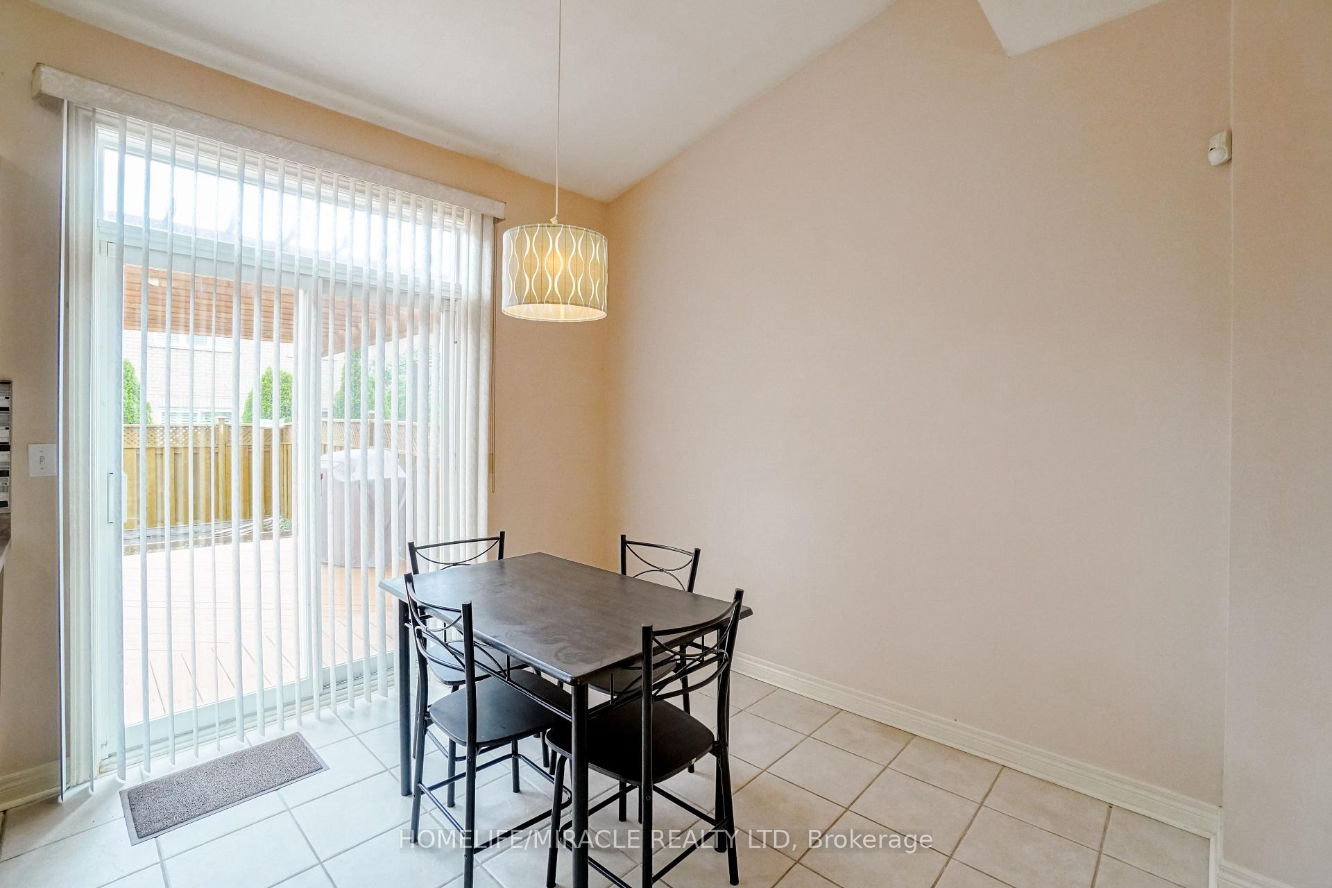 Photo 11 of 824 Khan Crescent, Mississauga, East Credit — HOMEH