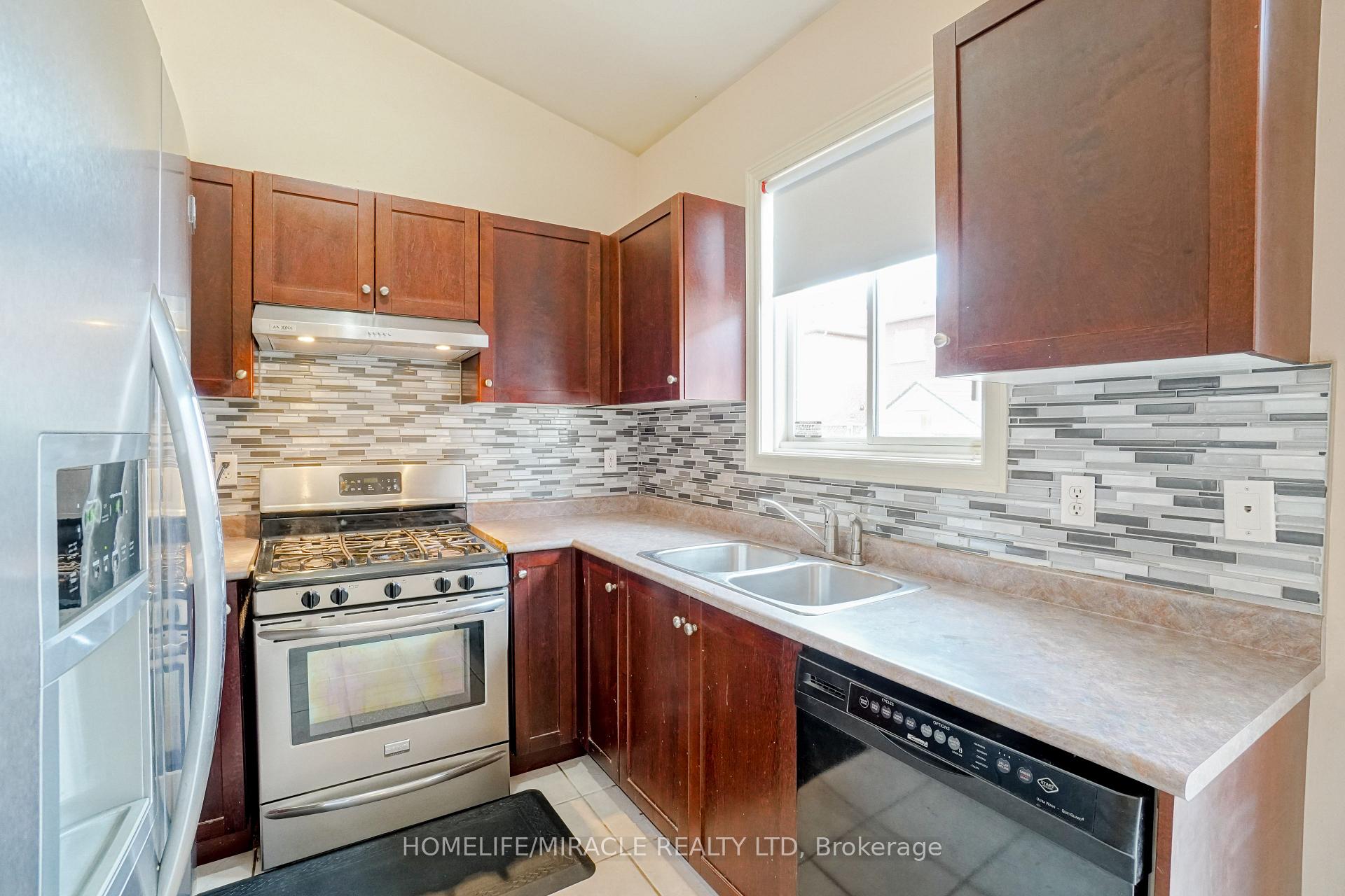 Photo 14 of 824 Khan Crescent, Mississauga, East Credit — HOMEH