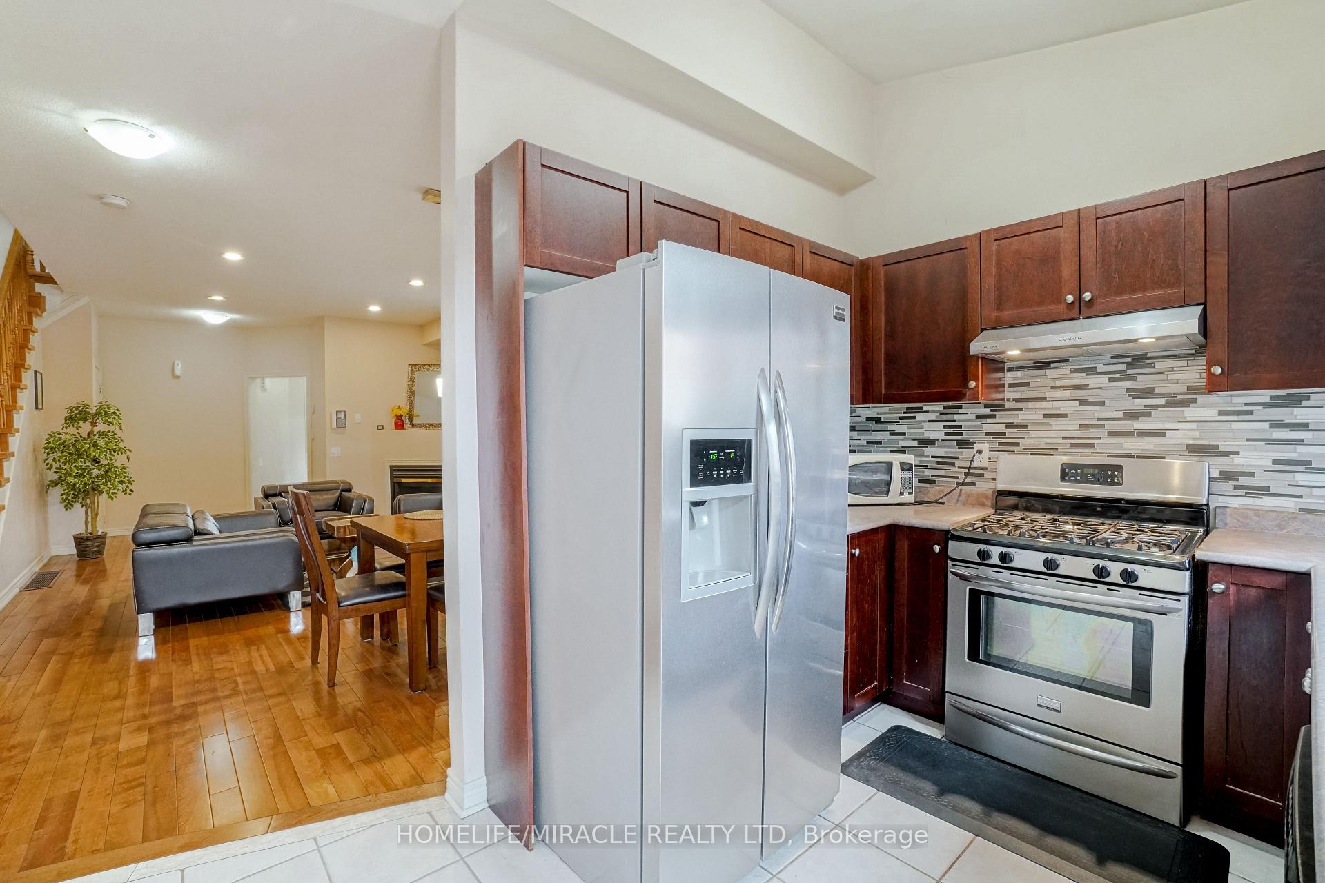 Photo 16 of 824 Khan Crescent, Mississauga, East Credit — HOMEH