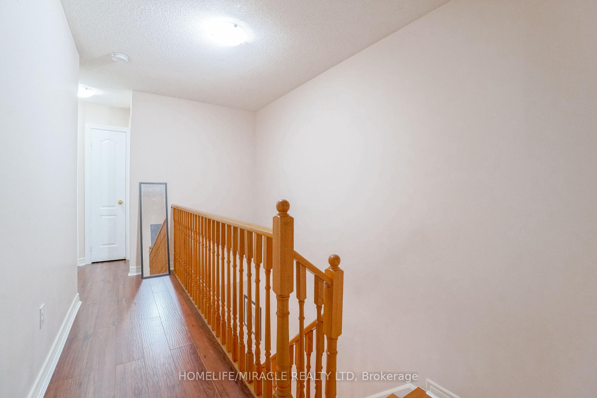 Photo 19 of 824 Khan Crescent, Mississauga, East Credit — HOMEH