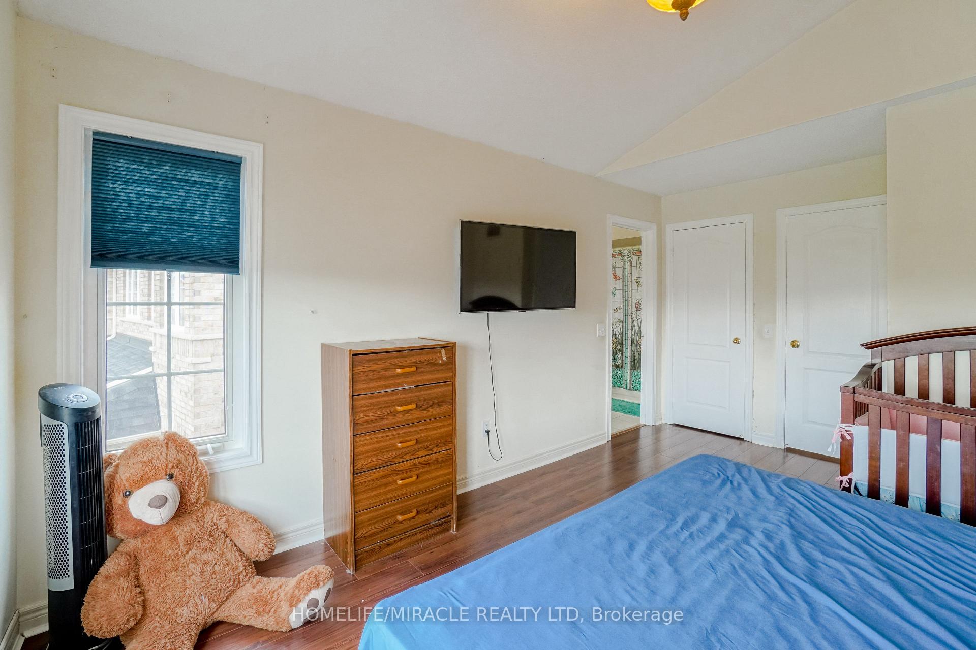 Photo 21 of 824 Khan Crescent, Mississauga, East Credit — HOMEH