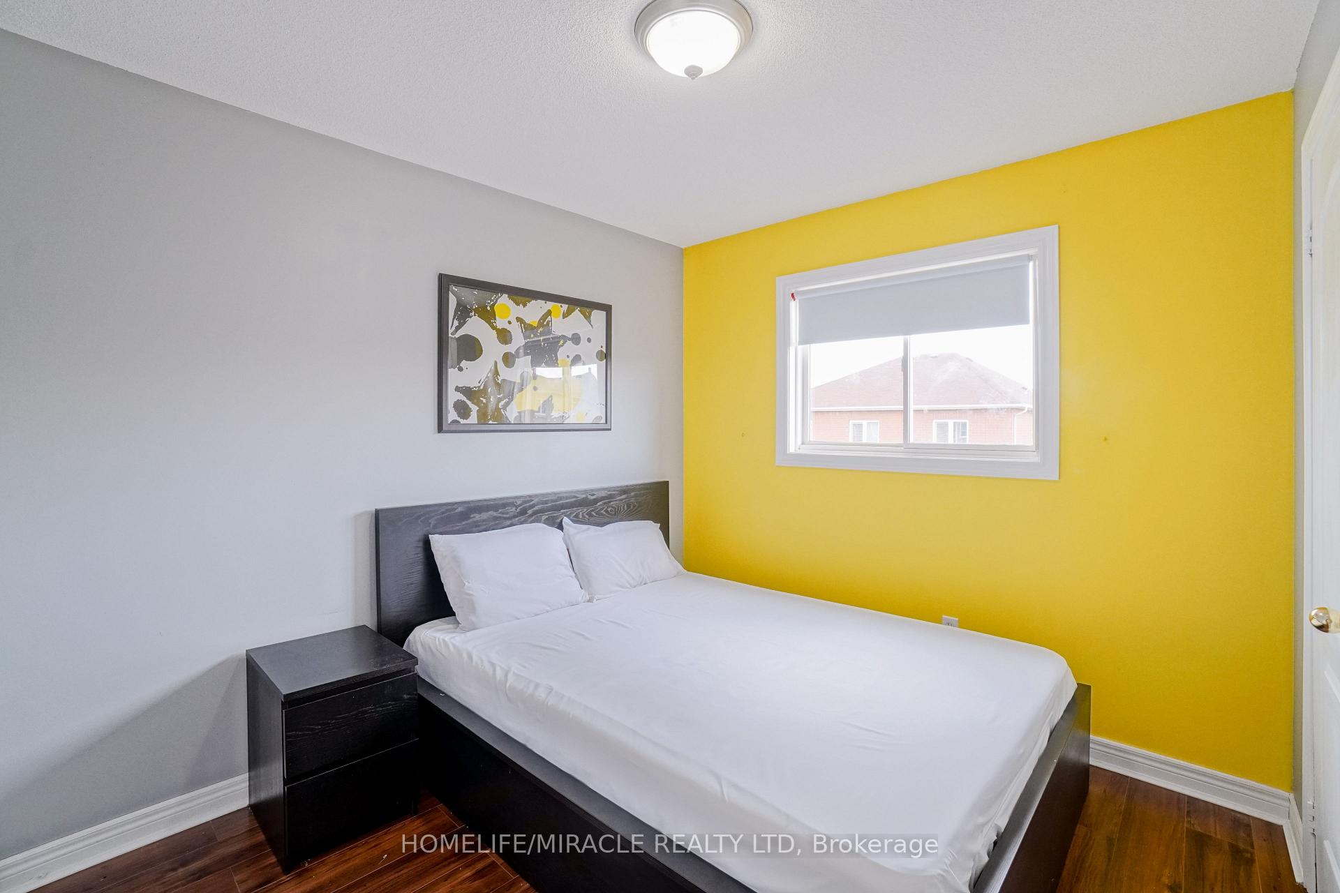 Photo 23 of 824 Khan Crescent, Mississauga, East Credit — HOMEH