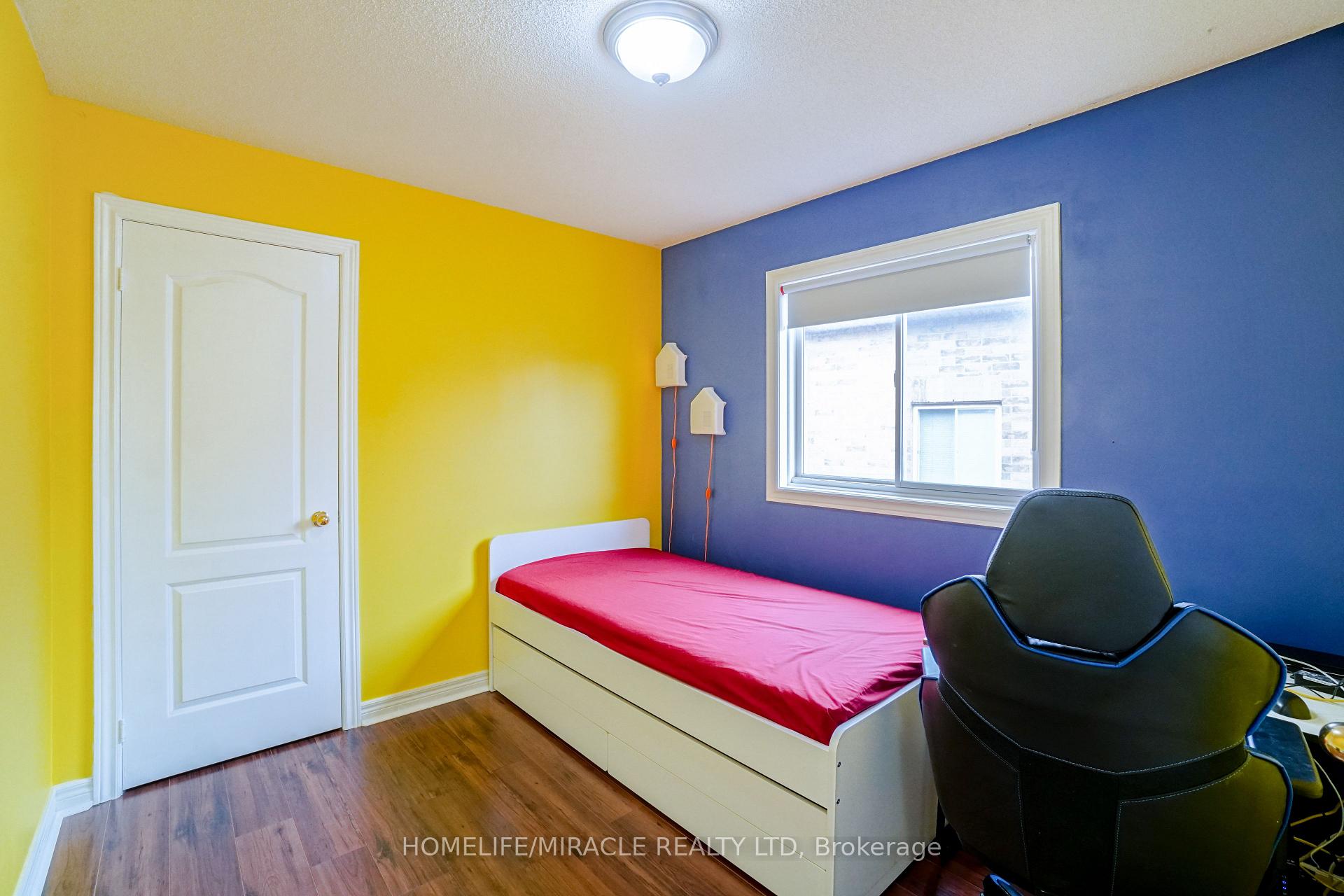 Photo 24 of 824 Khan Crescent, Mississauga, East Credit — HOMEH