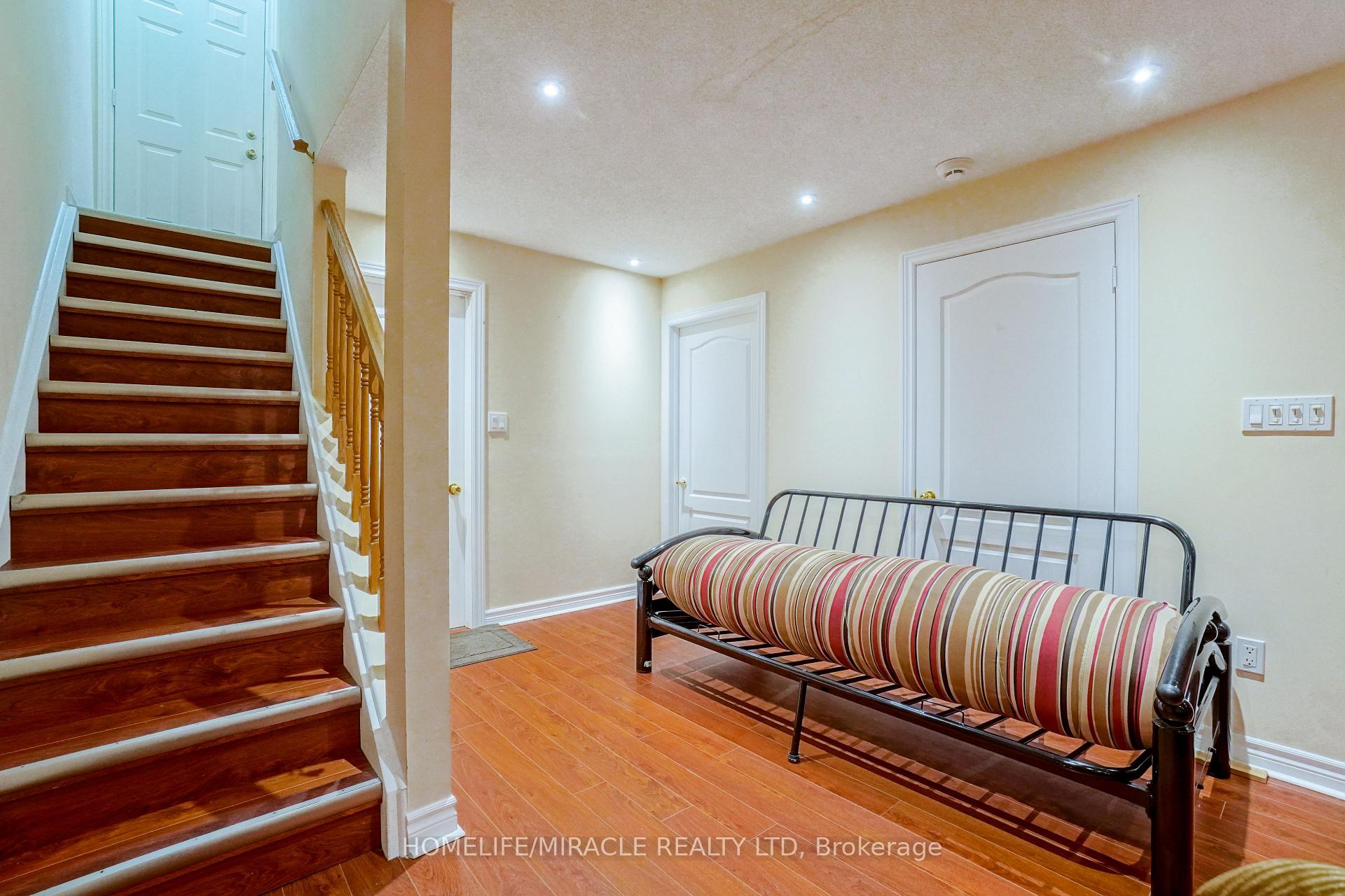 Photo 28 of 824 Khan Crescent, Mississauga, East Credit — HOMEH