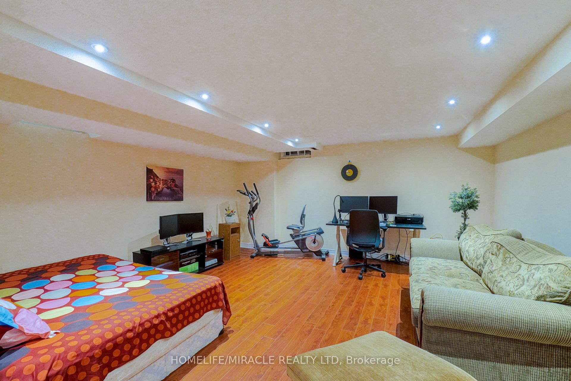 Photo 29 of 824 Khan Crescent, Mississauga, East Credit — HOMEH