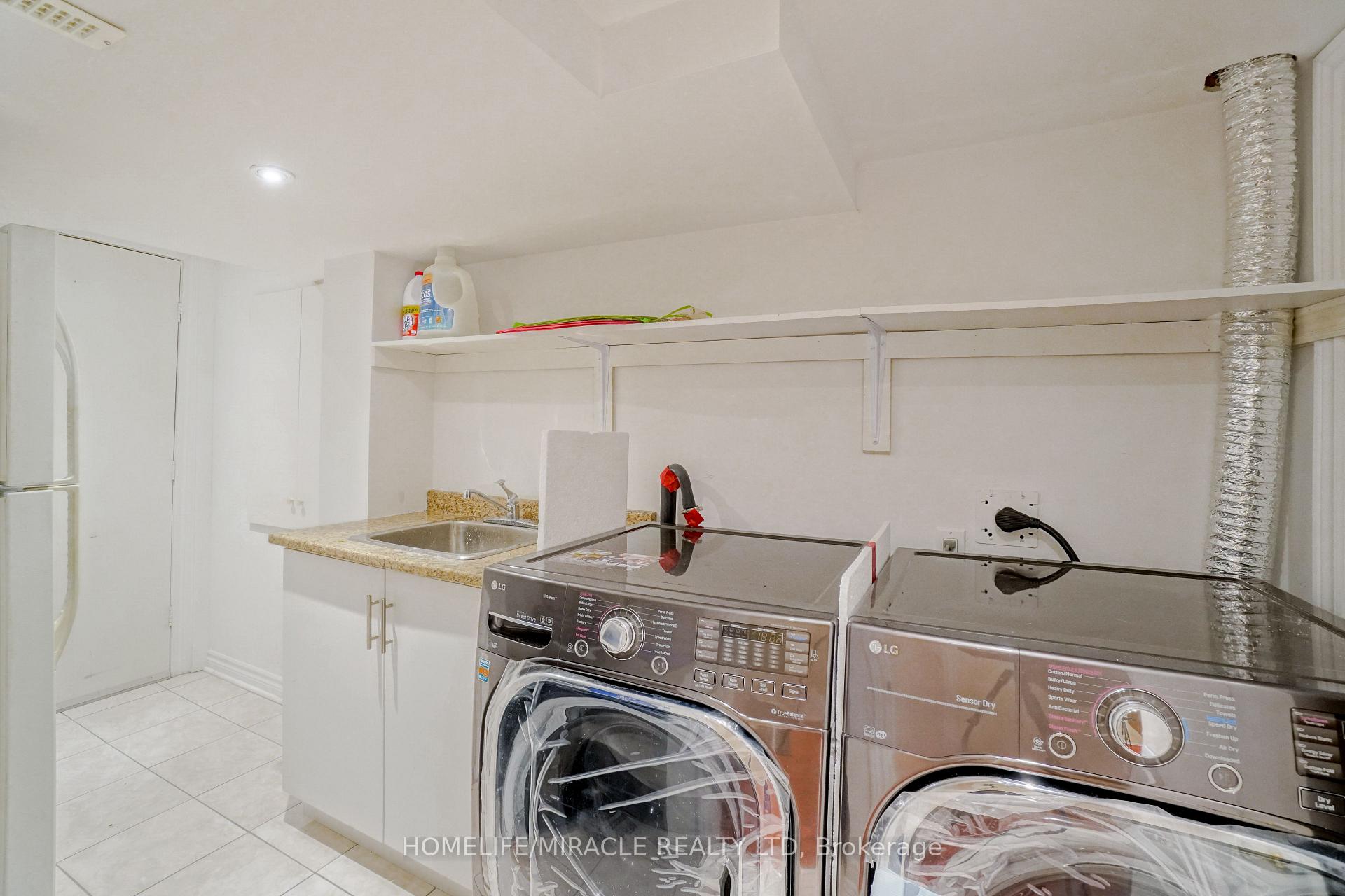 Photo 31 of 824 Khan Crescent, Mississauga, East Credit — HOMEH