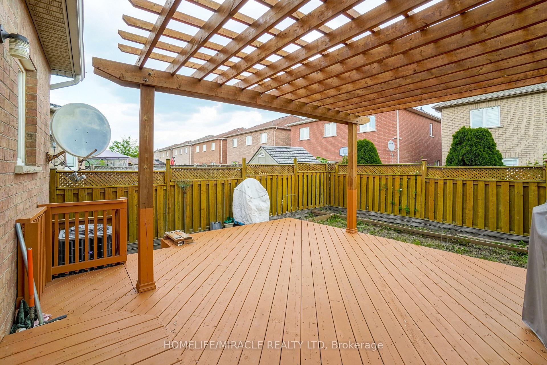 Photo 32 of 824 Khan Crescent, Mississauga, East Credit — HOMEH