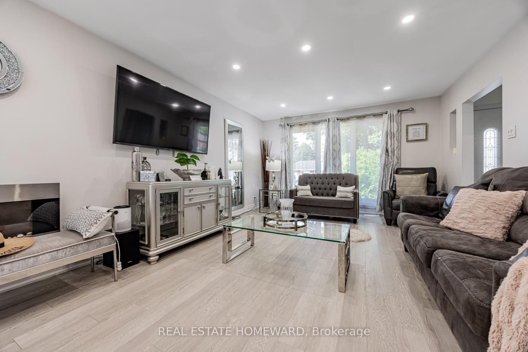Photo 3 of 259 Windsor Street, Oshawa, Donevan — HOMEH