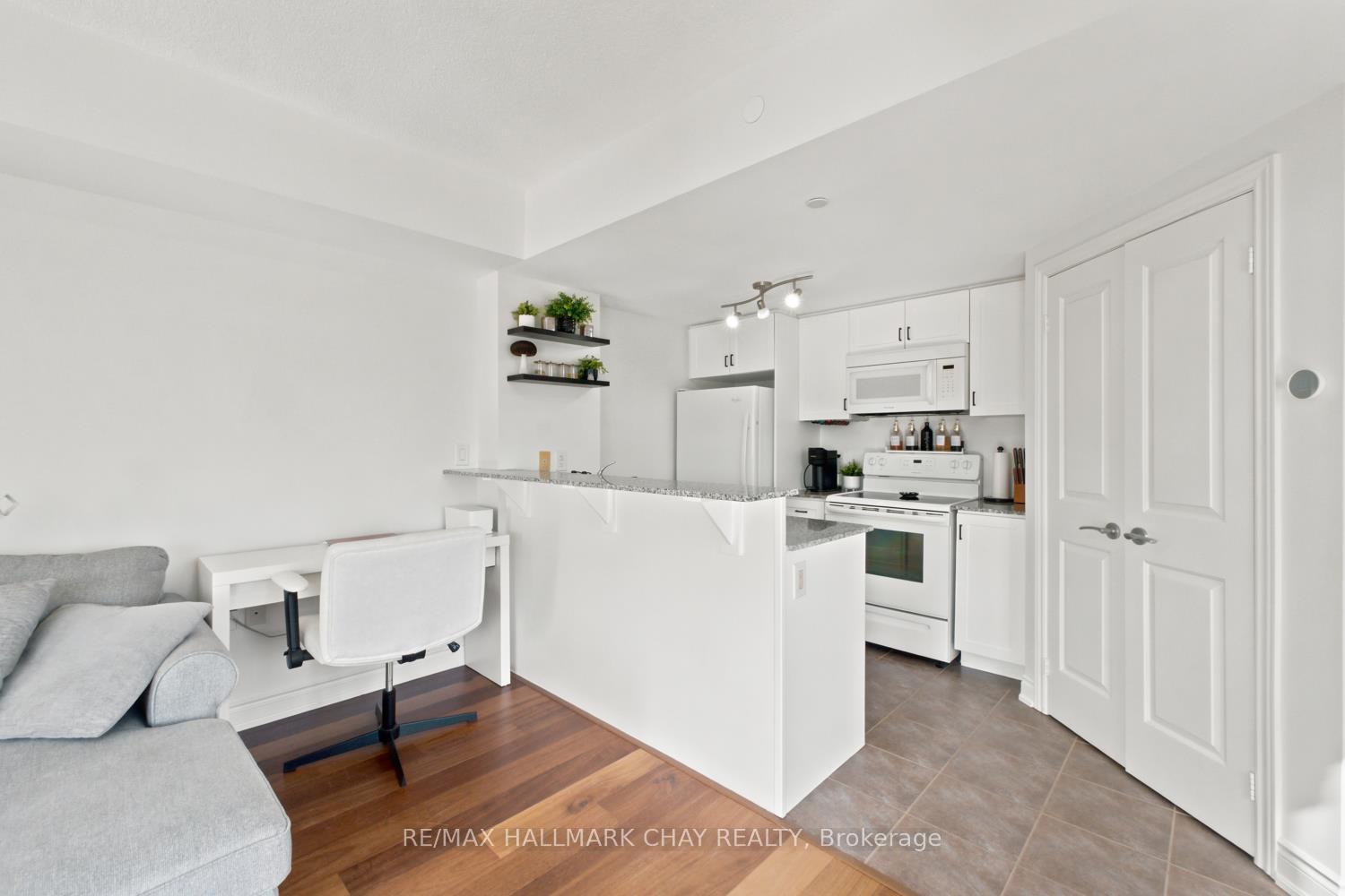 Photo 4 of Unit 607, 149 Church Street, King, Schomberg — HOMEH