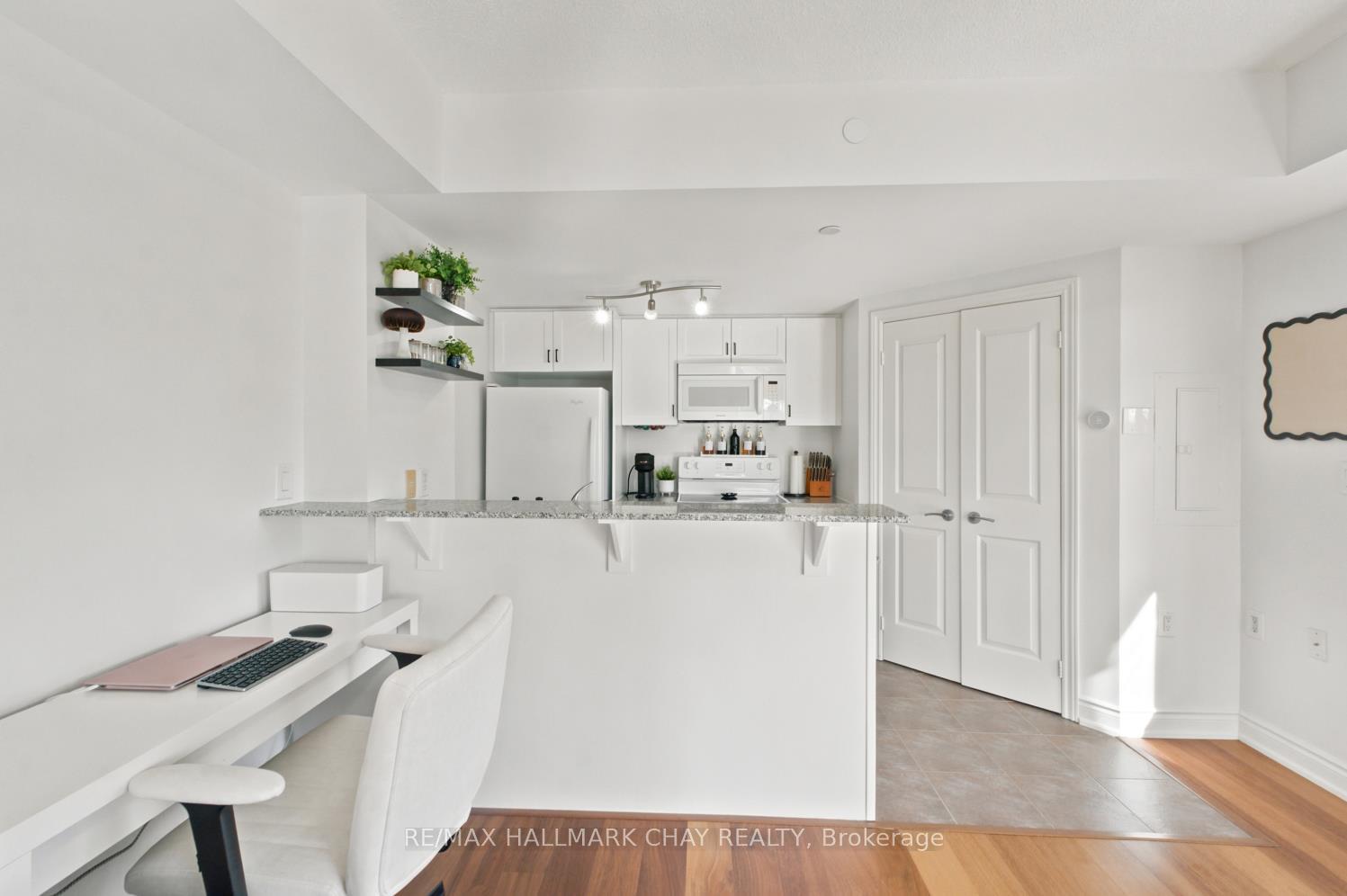 Photo 6 of Unit 607, 149 Church Street, King, Schomberg — HOMEH