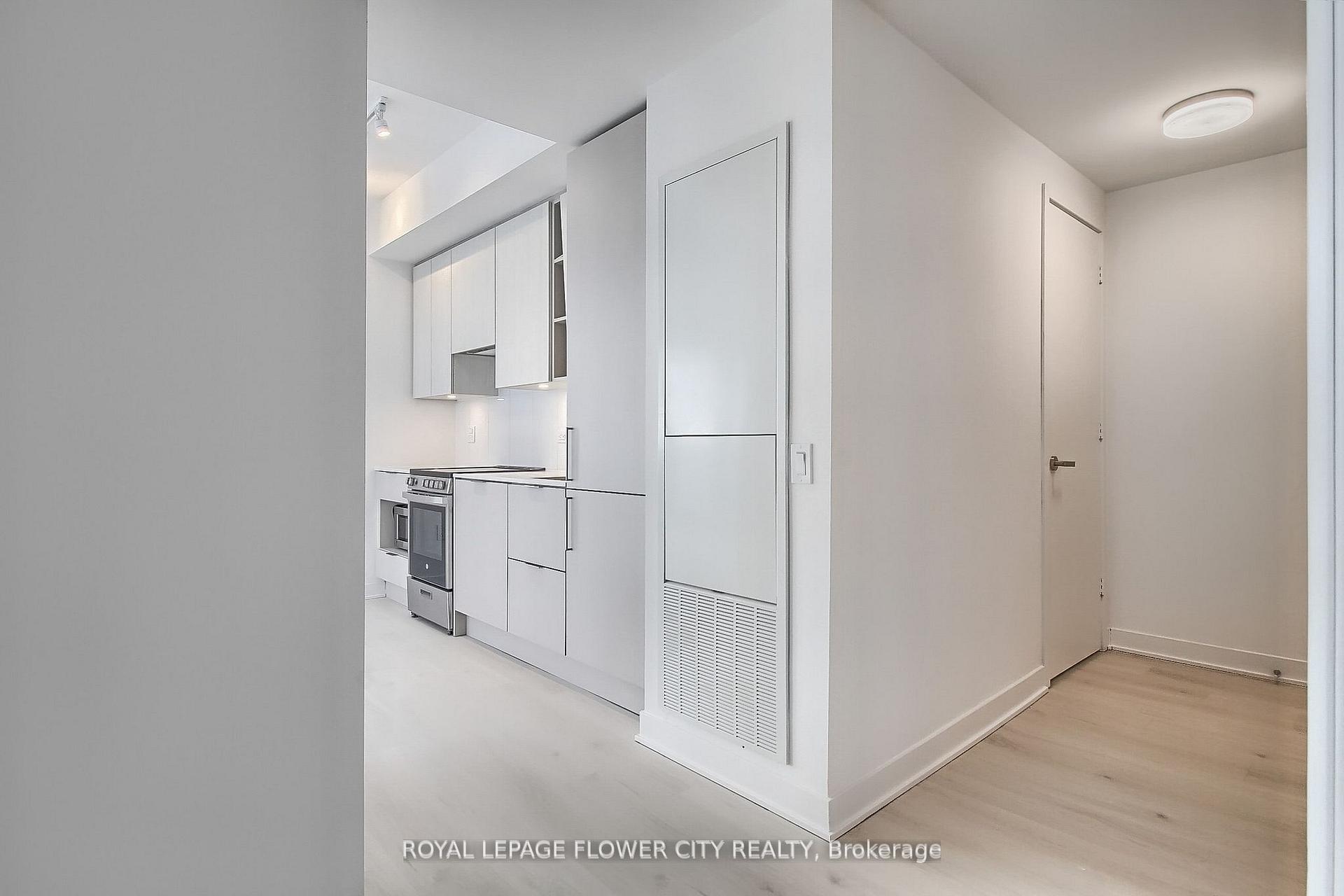 Photo 10 of Unit 5704, 3900 Confedration Parkway, Mississauga, City Centre — HOMEH