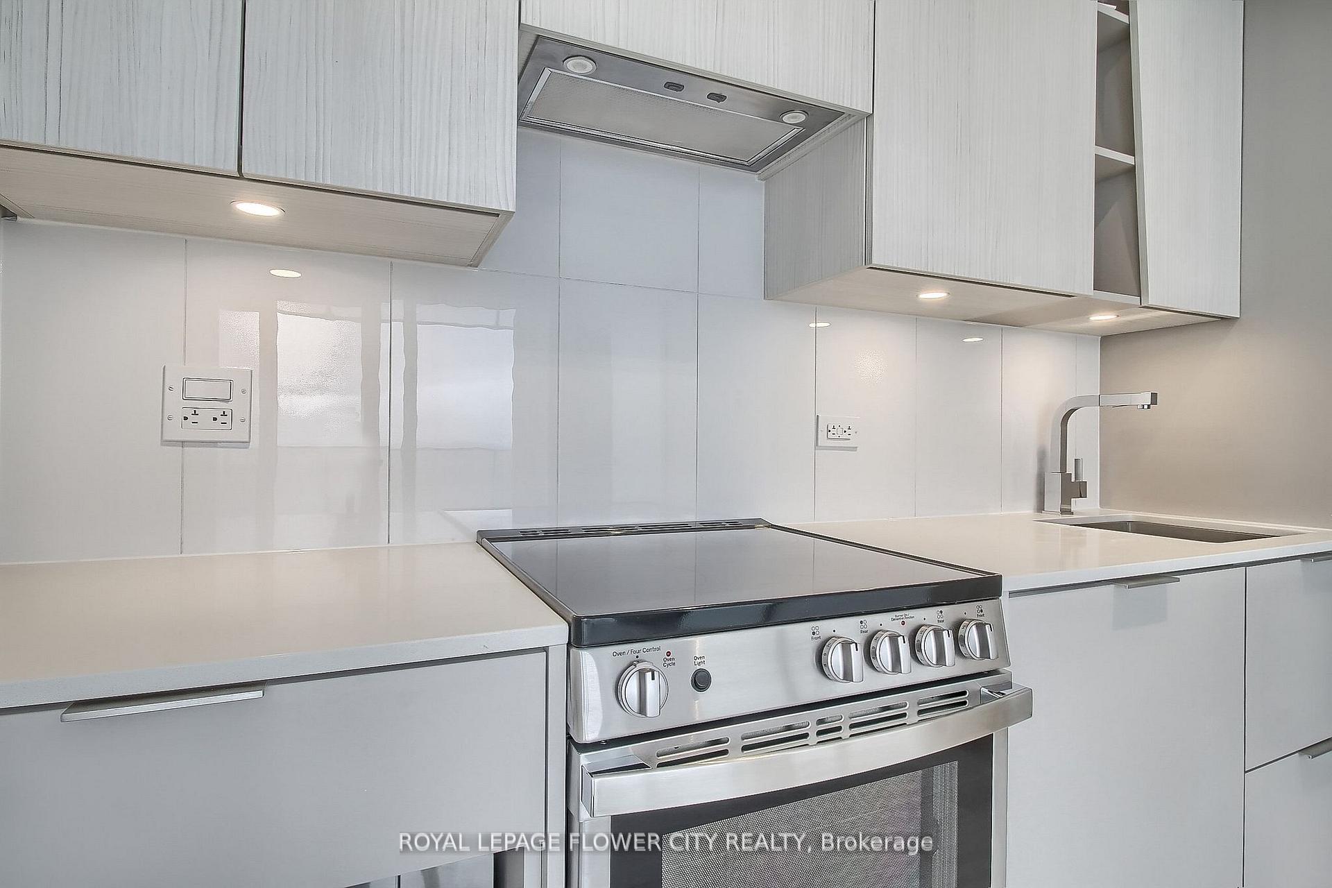 Photo 14 of Unit 5704, 3900 Confedration Parkway, Mississauga, City Centre — HOMEH