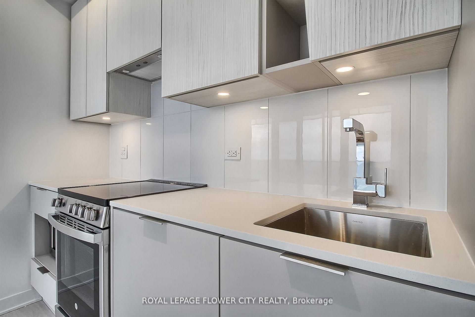 Photo 15 of Unit 5704, 3900 Confedration Parkway, Mississauga, City Centre — HOMEH