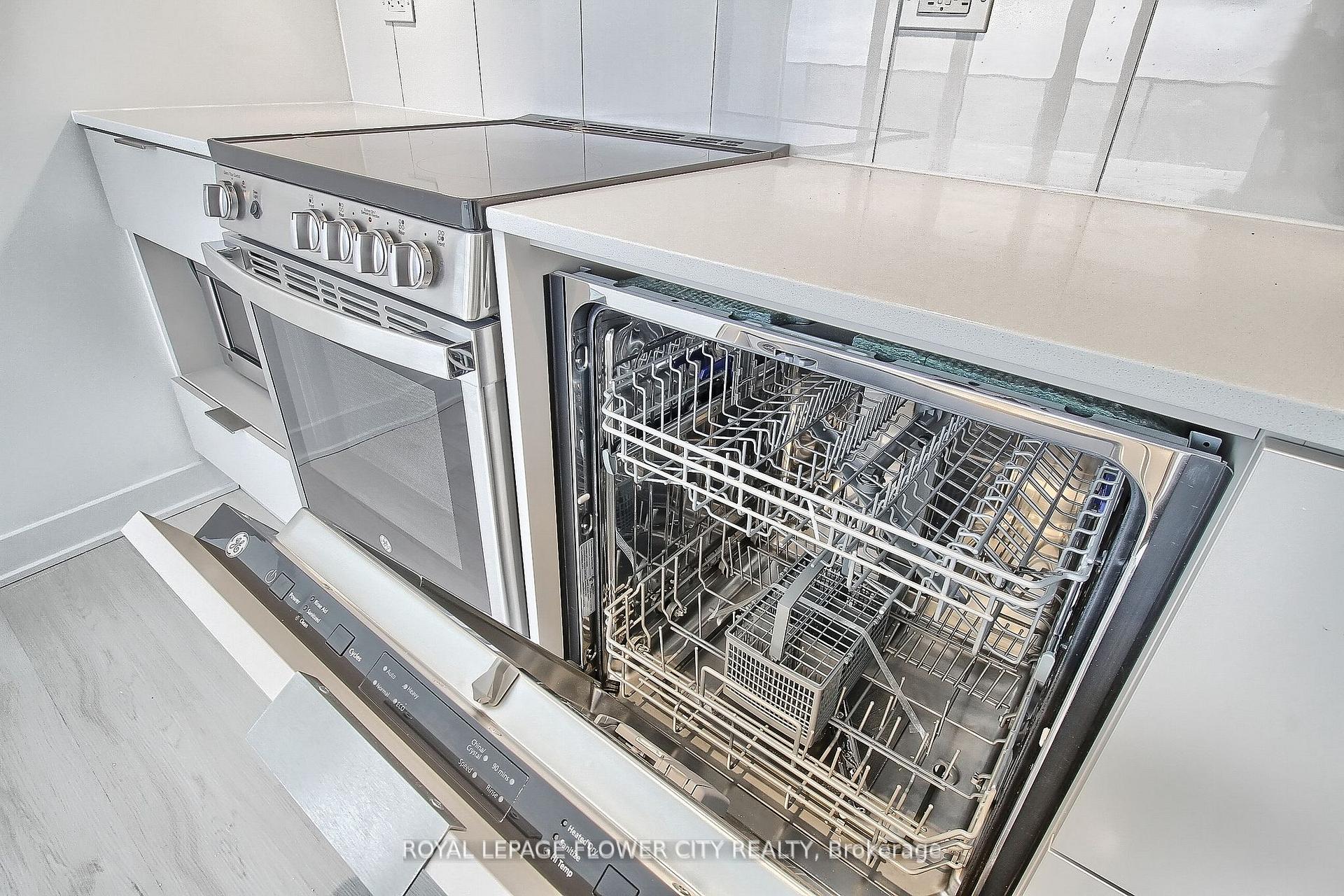 Photo 16 of Unit 5704, 3900 Confedration Parkway, Mississauga, City Centre — HOMEH