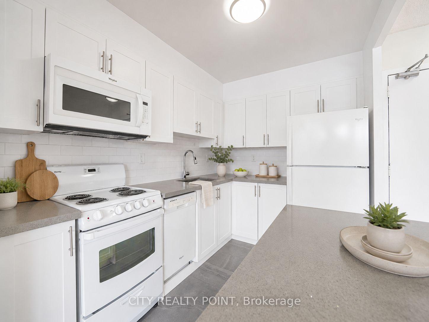 Photo 3 of Unit 404, 666 Spadina Avenue, Toronto, University — HOMEH