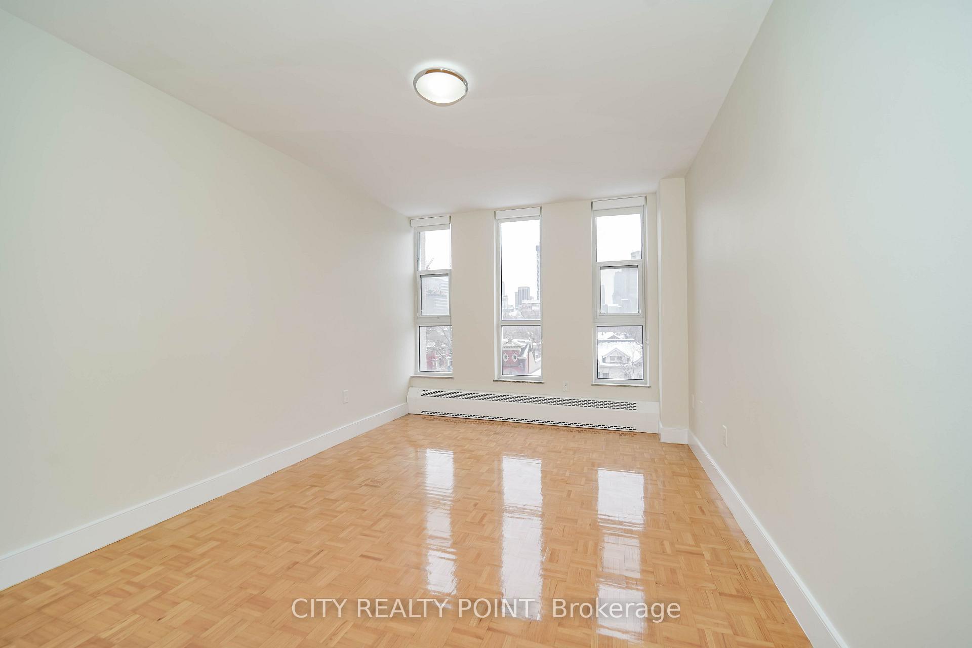 Photo 13 of Unit 404, 666 Spadina Avenue, Toronto, University — HOMEH
