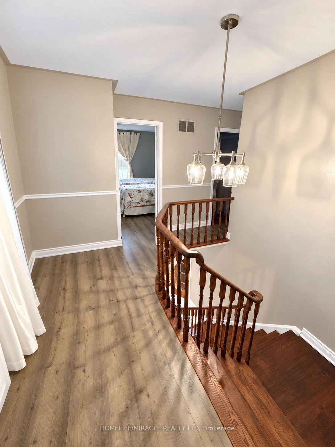 Photo 8 of 8 Willowcrest Court, Brampton, Brampton West — HOMEH