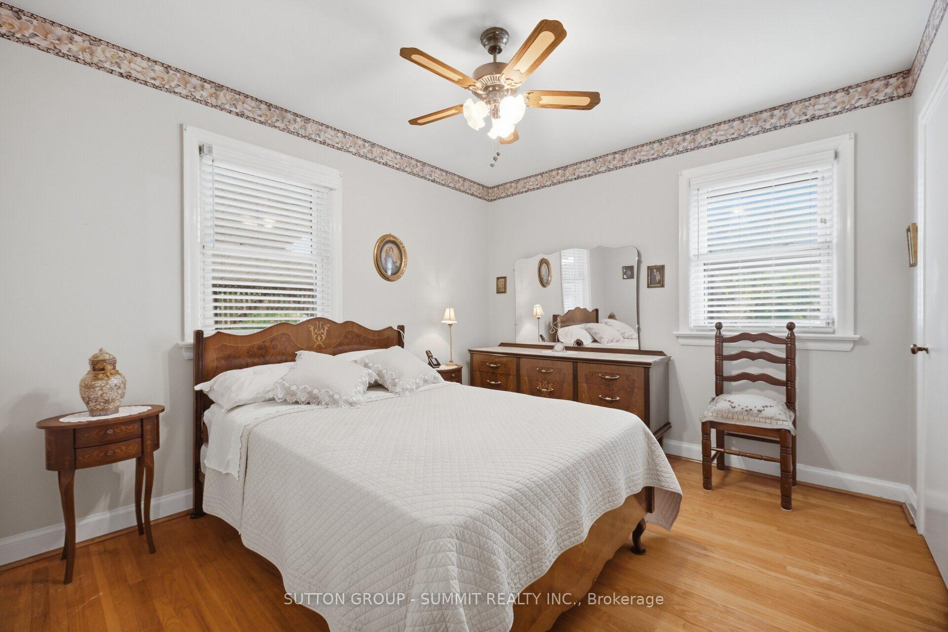 Photo 9 of 8 Woolton Crescent, North York, Brookhaven-Amesbury — HOMEH