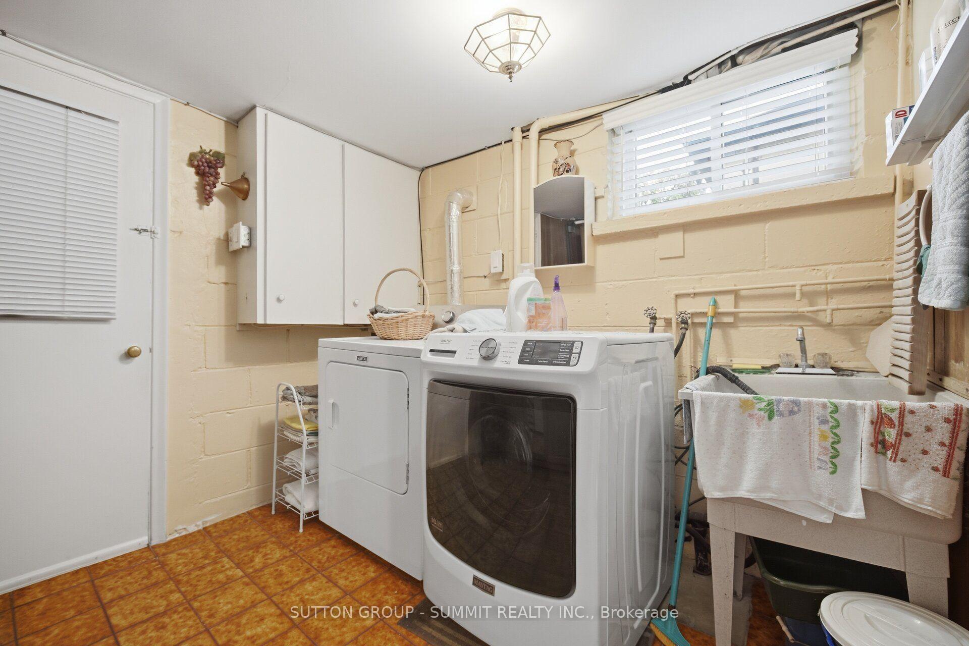 Photo 20 of 8 Woolton Crescent, North York, Brookhaven-Amesbury — HOMEH
