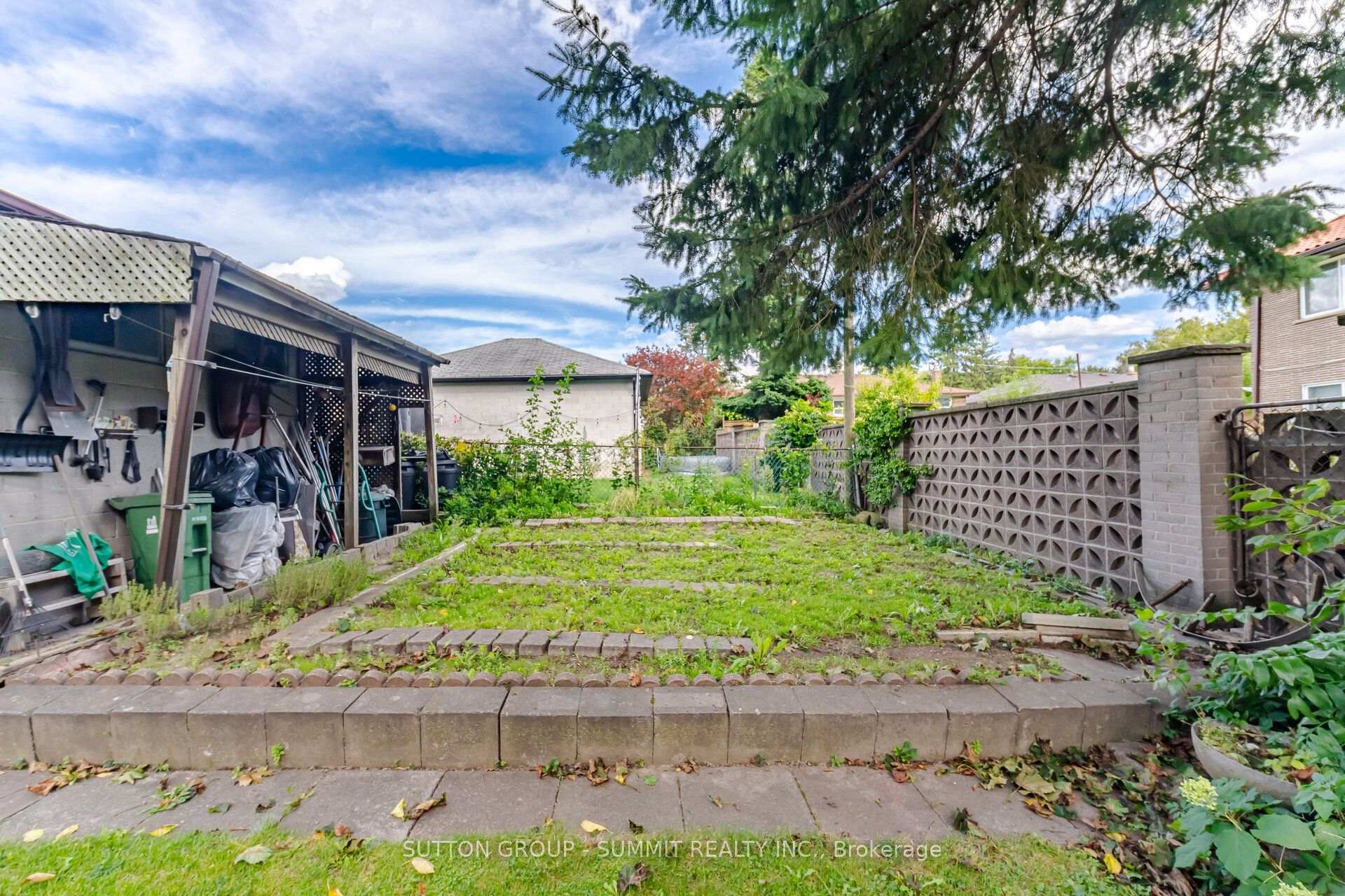 Photo 22 of 8 Woolton Crescent, North York, Brookhaven-Amesbury — HOMEH