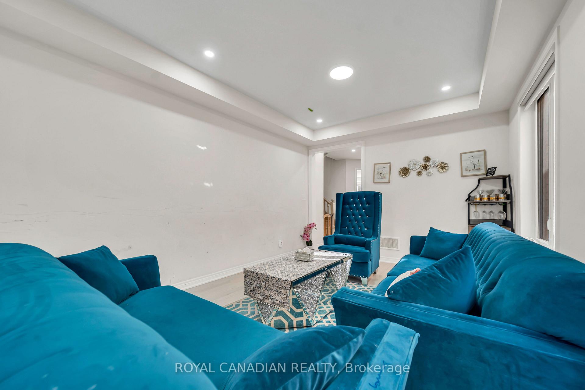 Photo 10 of 33 Bachelor Street, Brampton, Northwest Brampton — HOMEH