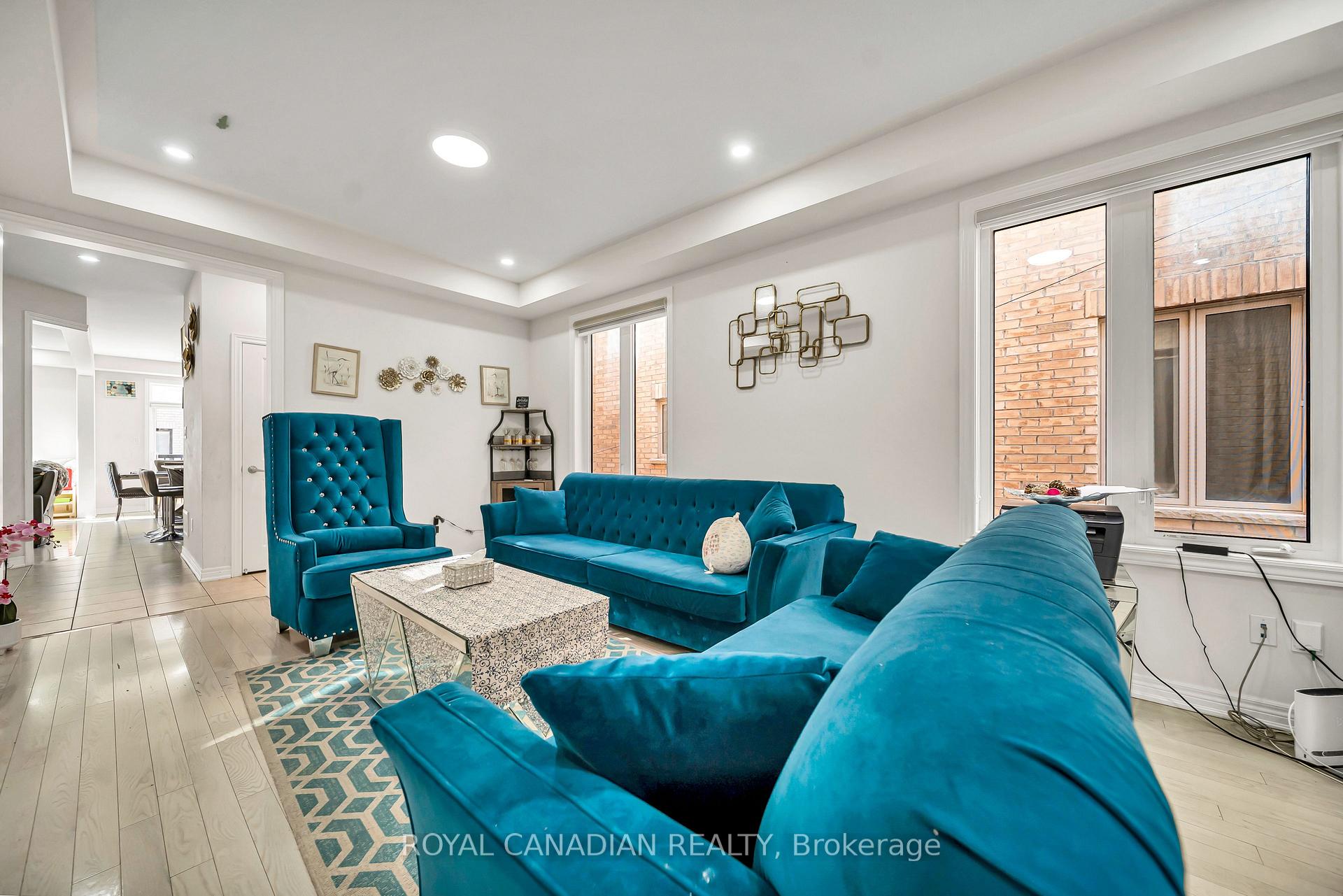 Photo 11 of 33 Bachelor Street, Brampton, Northwest Brampton — HOMEH