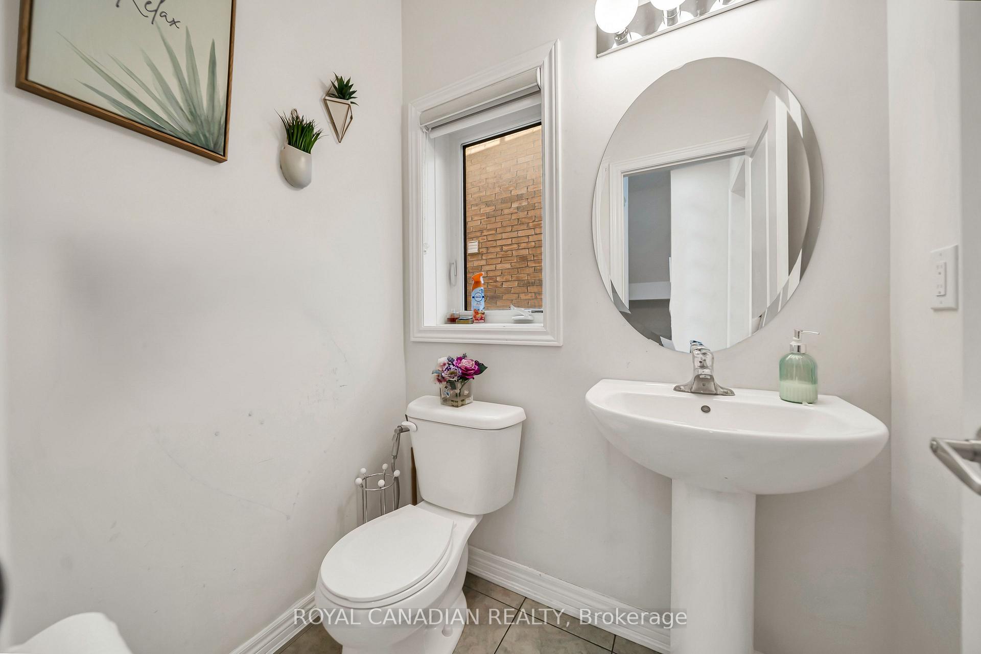 Photo 12 of 33 Bachelor Street, Brampton, Northwest Brampton — HOMEH