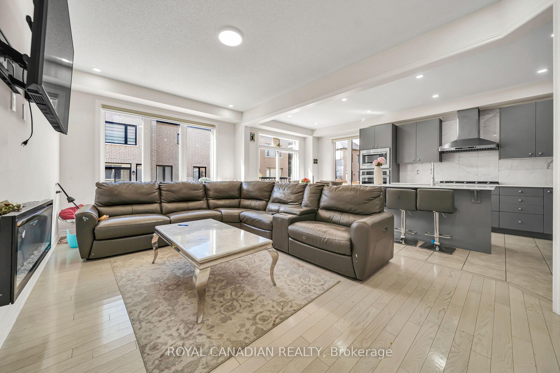 Photo 16 of 33 Bachelor Street, Brampton, Northwest Brampton — HOMEH