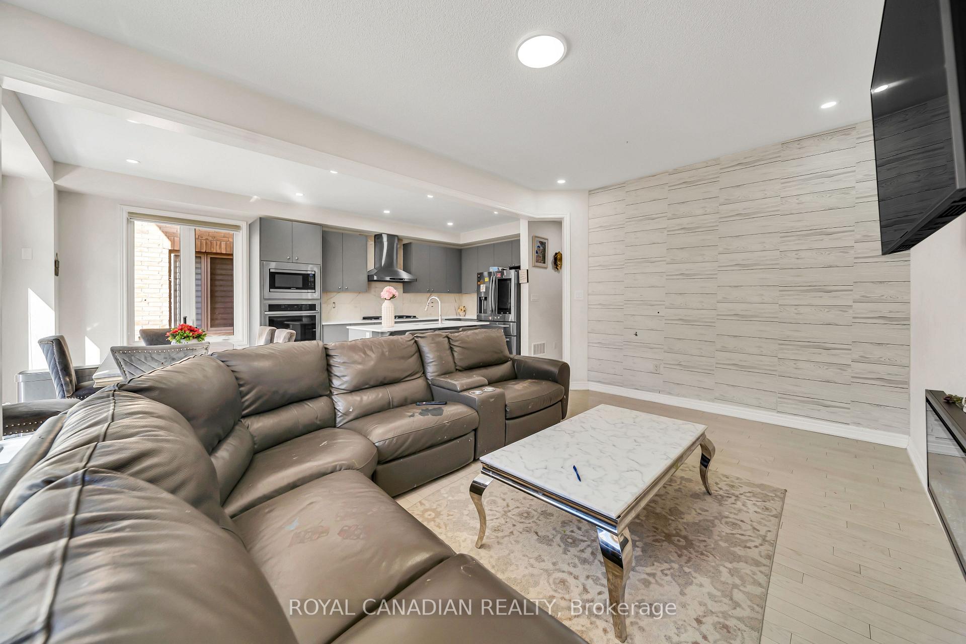 Photo 17 of 33 Bachelor Street, Brampton, Northwest Brampton — HOMEH