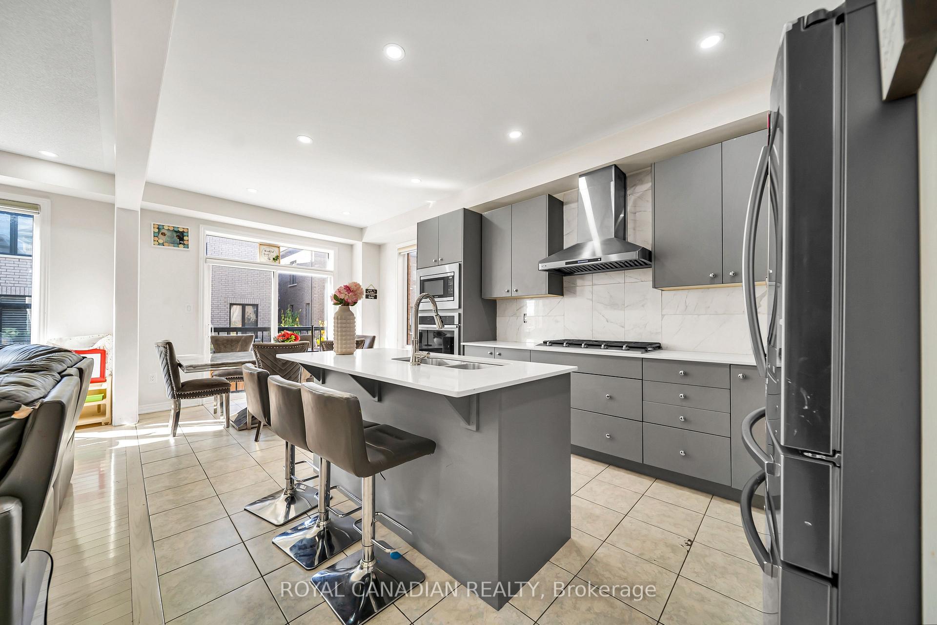 Photo 18 of 33 Bachelor Street, Brampton, Northwest Brampton — HOMEH